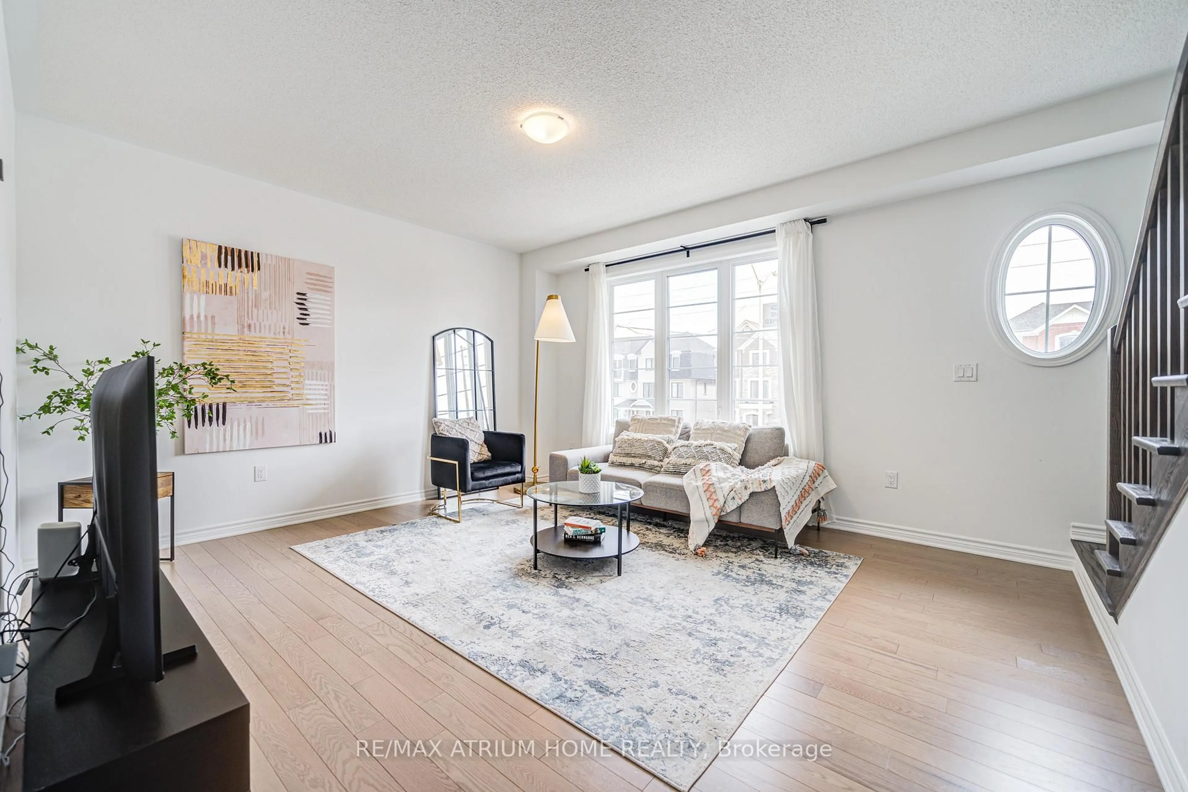 Living room with furniture, unknown for 1377 William Halton Pkwy, Oakville Ontario L6M 5N9