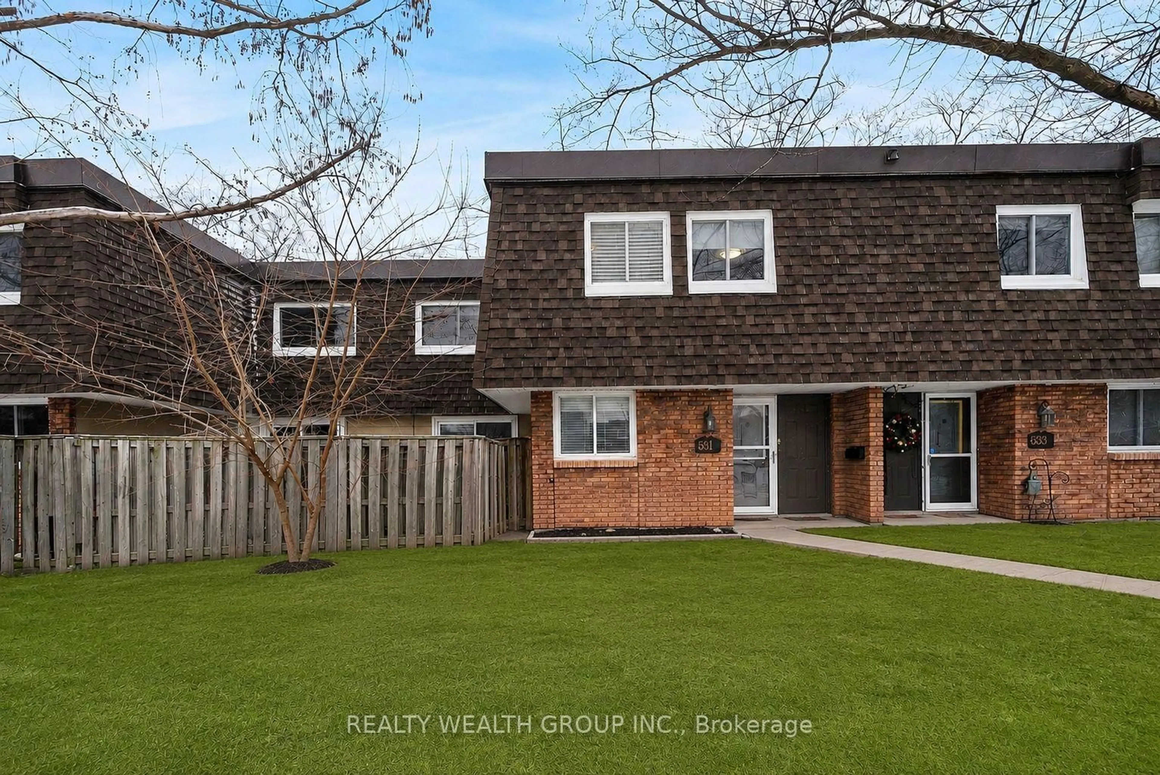 A pic from outside/outdoor area/front of a property/back of a property/a pic from drone, street for 521 Timber Lane #39, Burlington Ontario L7L 4B1