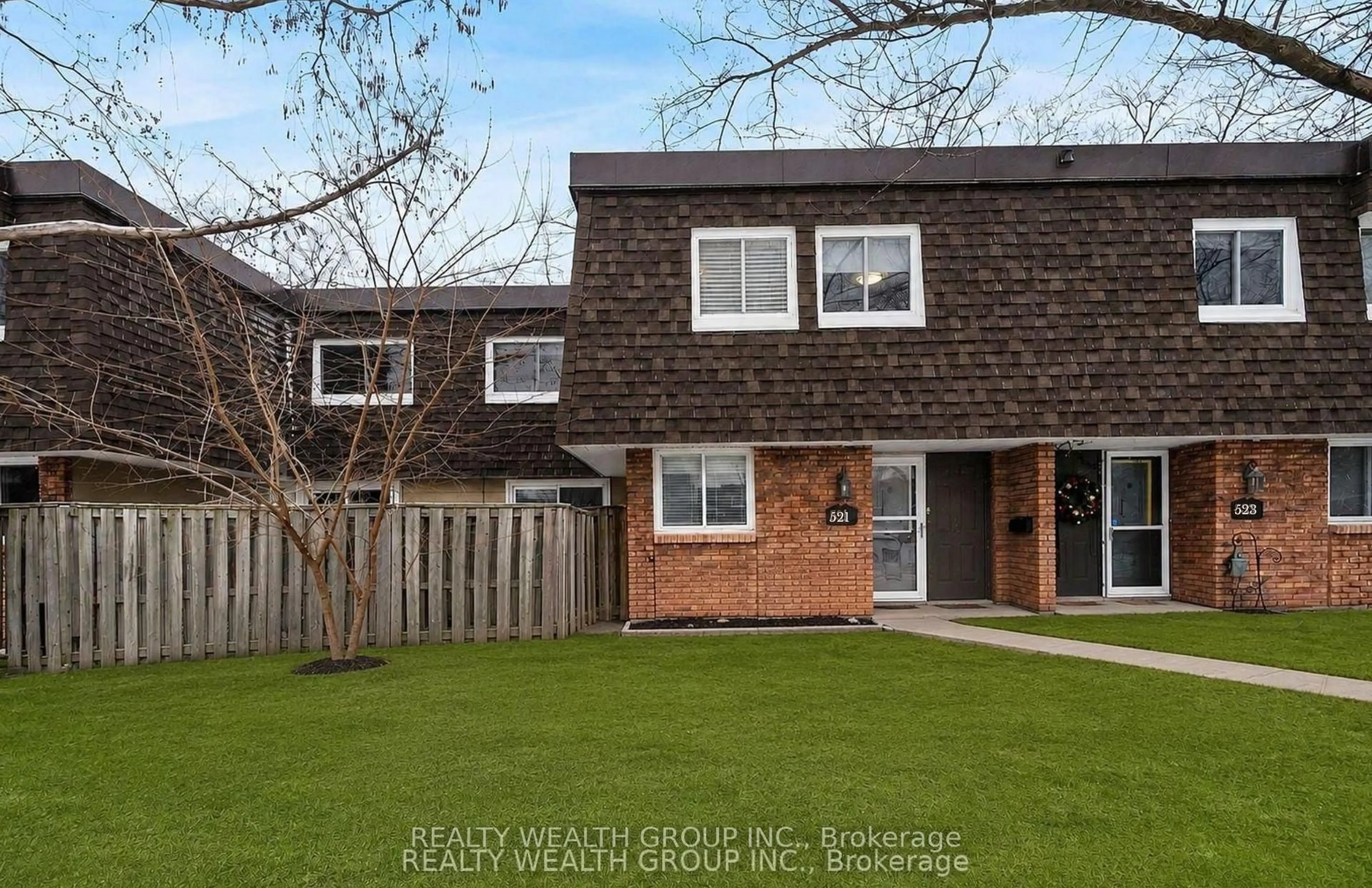 A pic from outside/outdoor area/front of a property/back of a property/a pic from drone, street for 521 Timber Lane #39, Burlington Ontario L7L 4B1