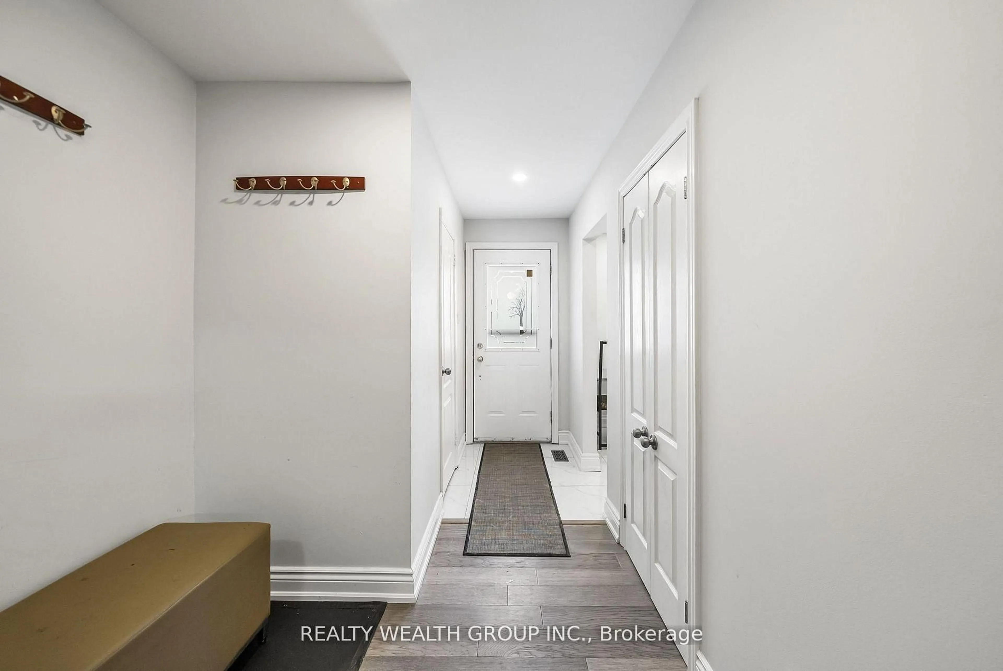 Indoor entryway for 521 Timber Lane #39, Burlington Ontario L7L 4B1