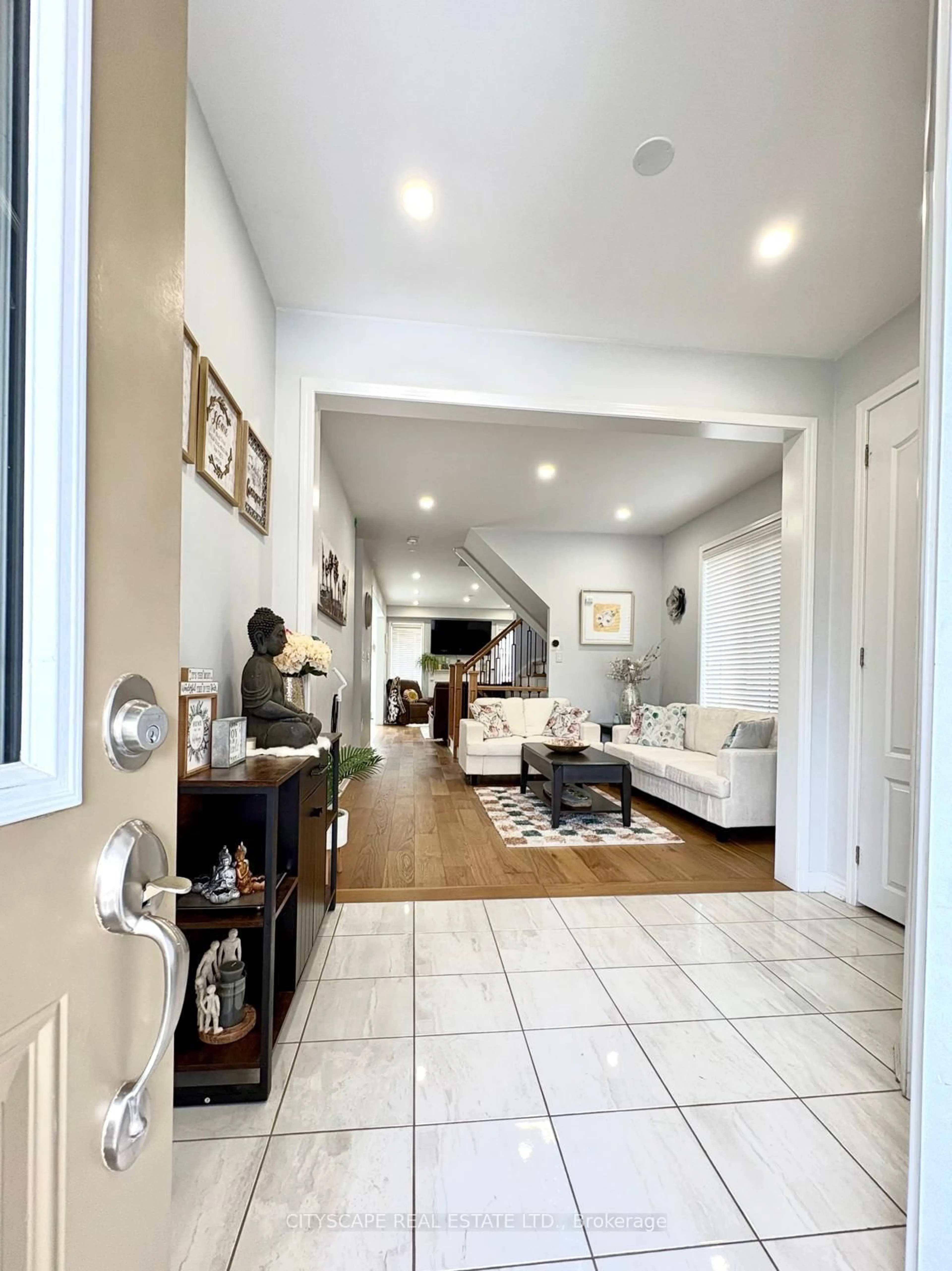 Indoor entryway for 538 Edenbrook Hill Dr, Brampton Ontario L7A 4T7