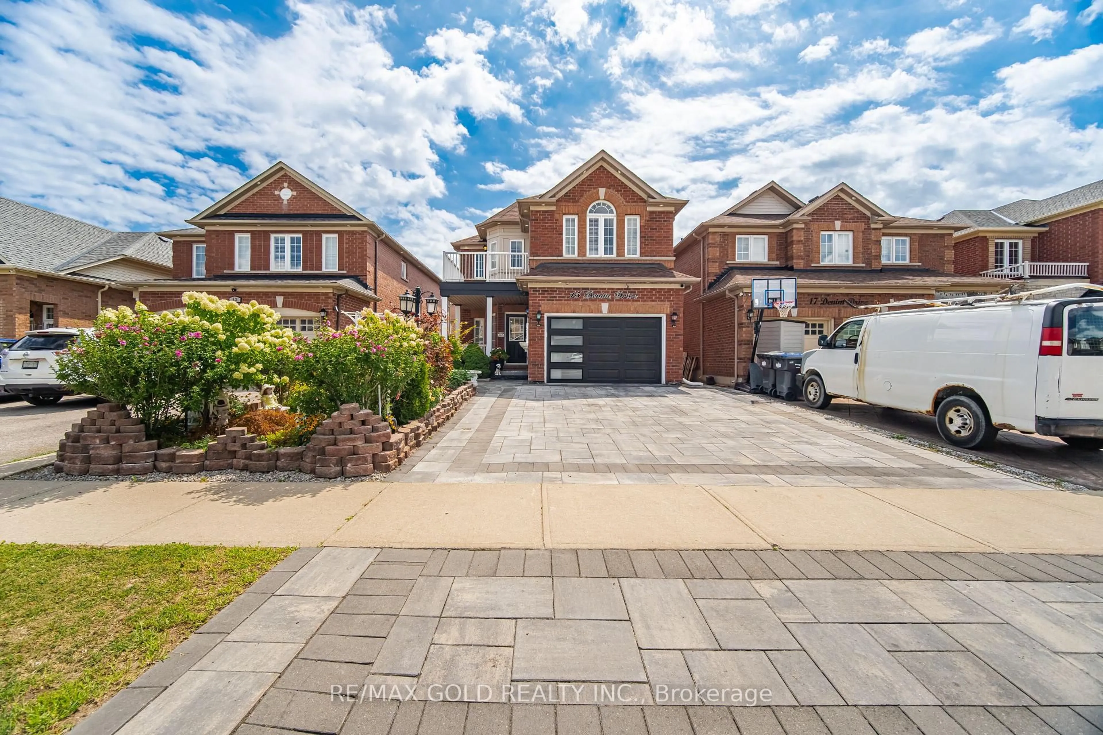 A pic from outside/outdoor area/front of a property/back of a property/a pic from drone, street for 15 Denim Dr, Brampton Ontario L6P 1K4