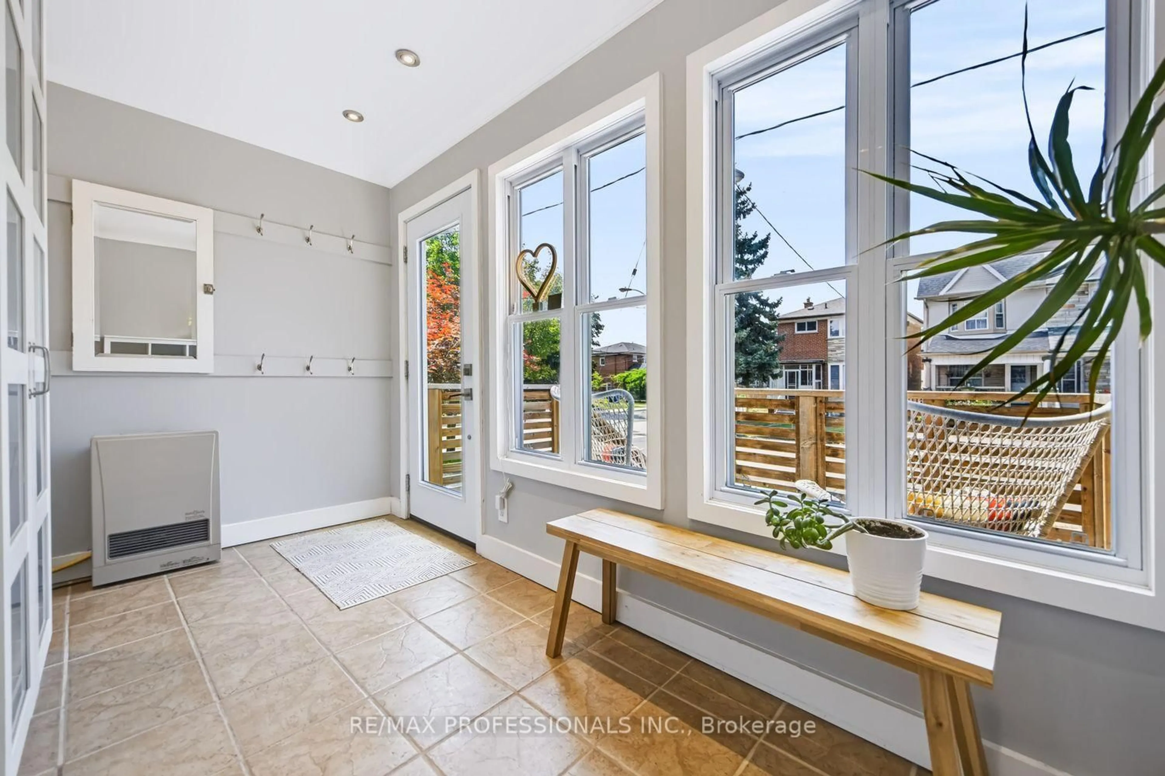 Indoor entryway for 3 Blakley Ave, Toronto Ontario M6N 3Y4
