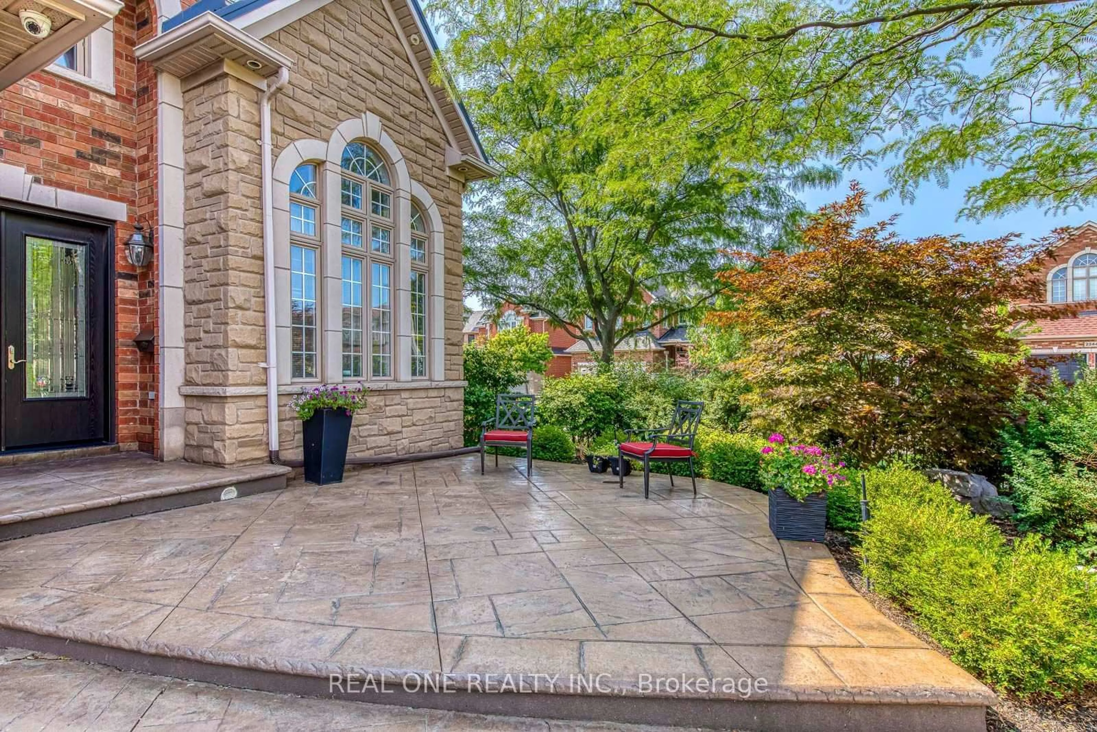 Patio, street for 2298 Salcome Dr, Oakville Ontario L6H 7N2