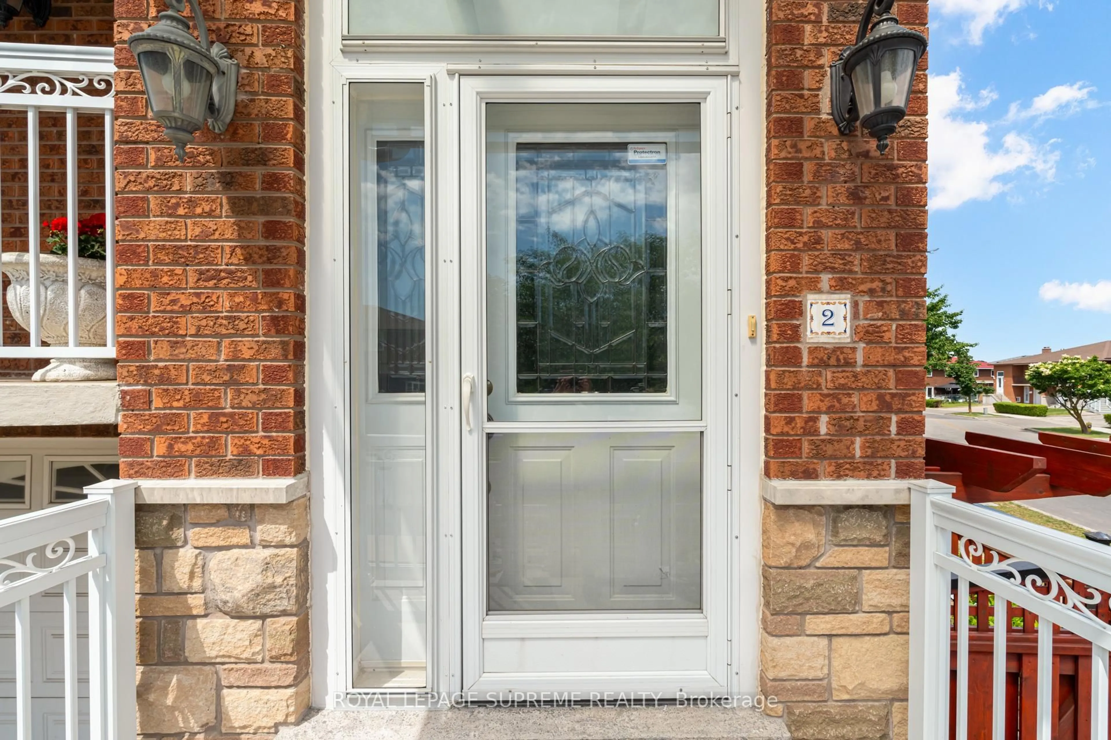 Indoor entryway for 2 Dogleg Crt, Toronto Ontario M3J 3E7