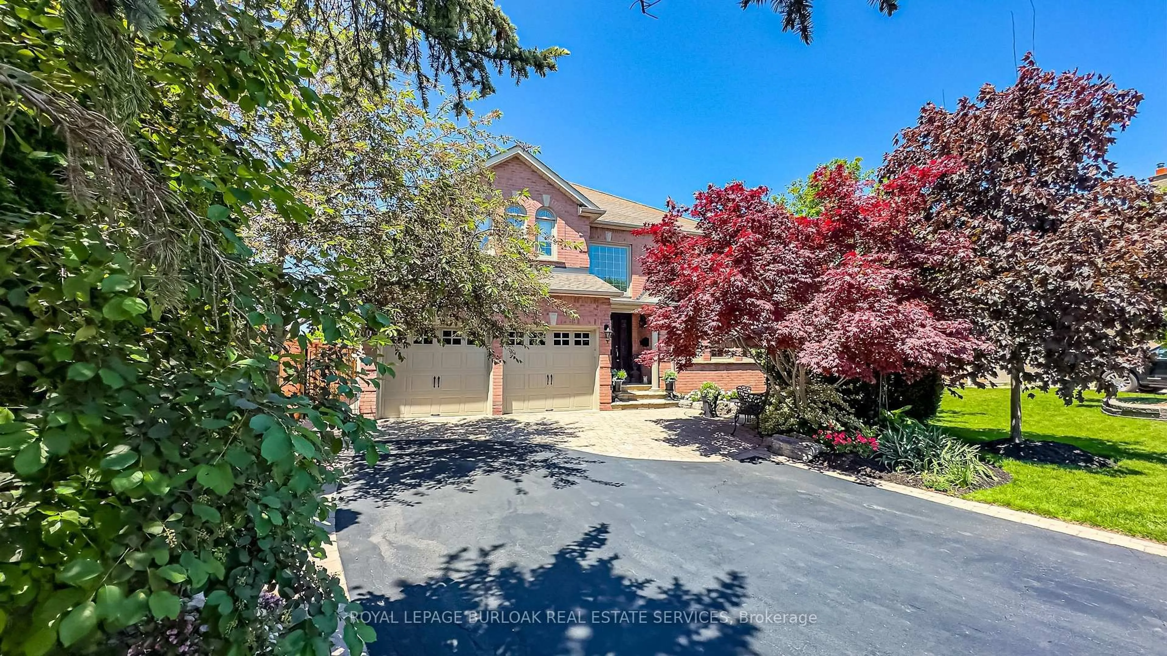 A pic from outside/outdoor area/front of a property/back of a property/a pic from drone, street for 1729 Riverbend Crt, Mississauga Ontario L5M 5J1