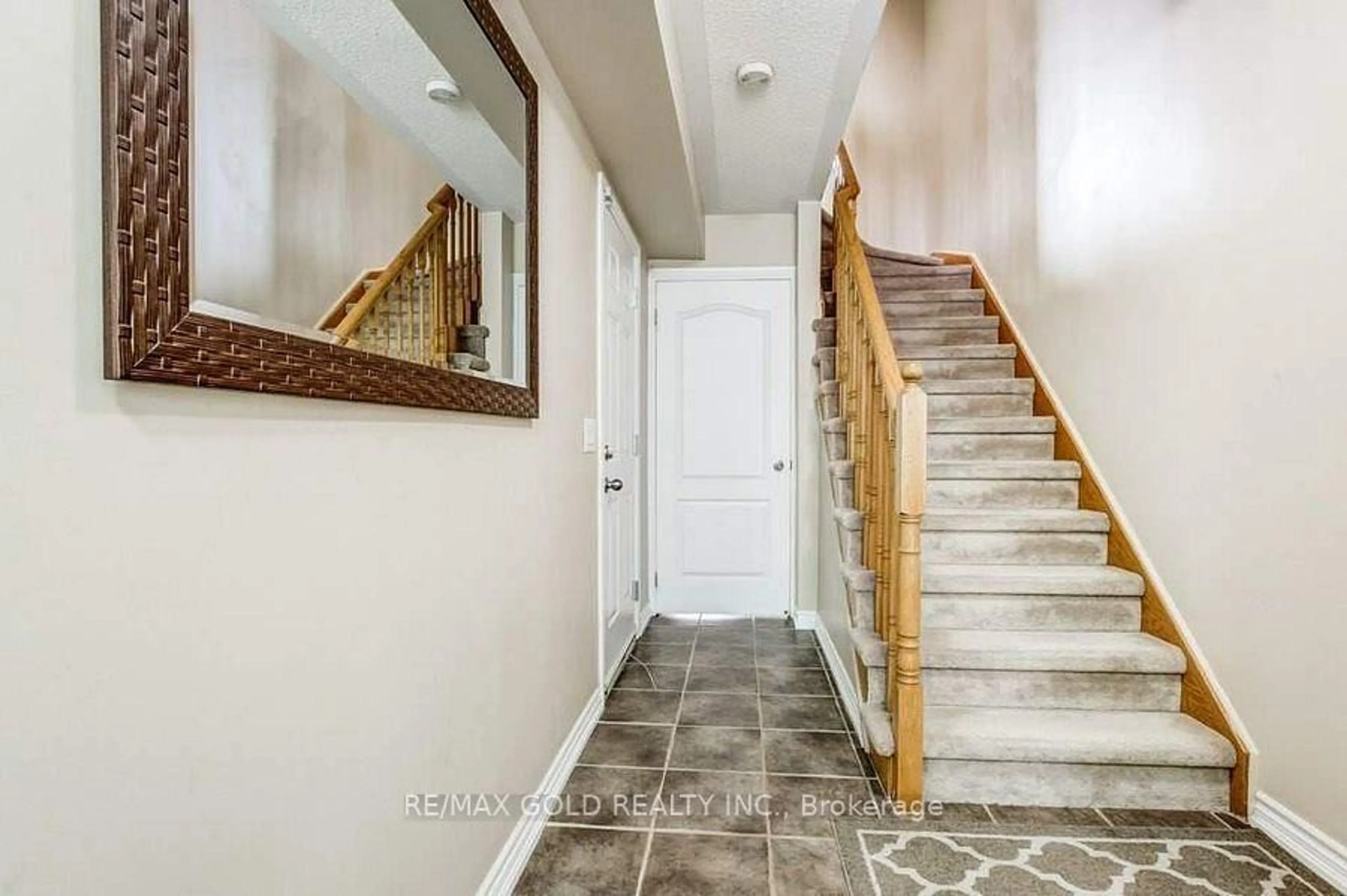 Indoor entryway for 6 Cailiff St, Brampton Ontario L6Y 0P9