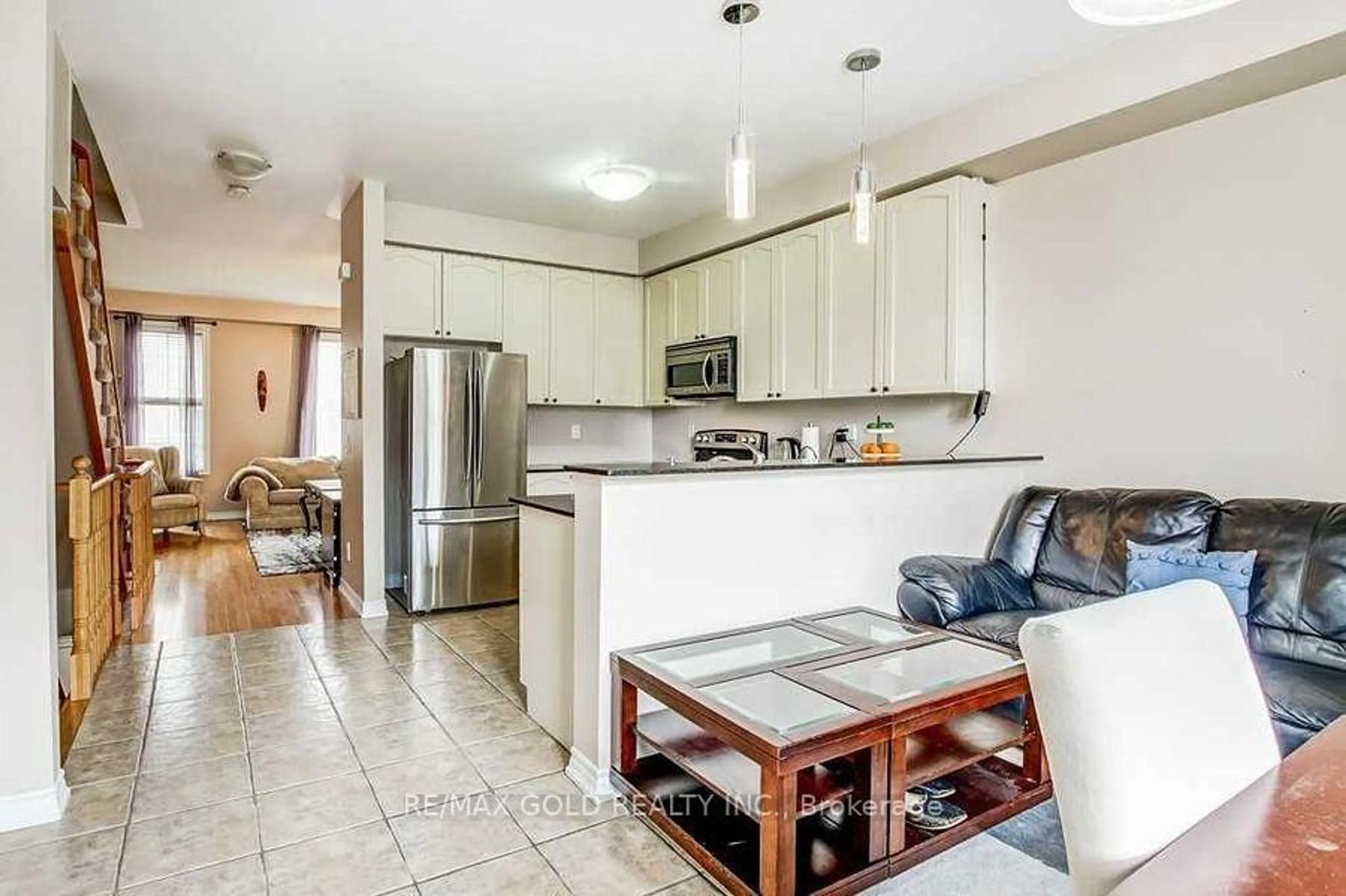 Open concept kitchen, ceramic/tile floor for 6 Cailiff St, Brampton Ontario L6Y 0P9