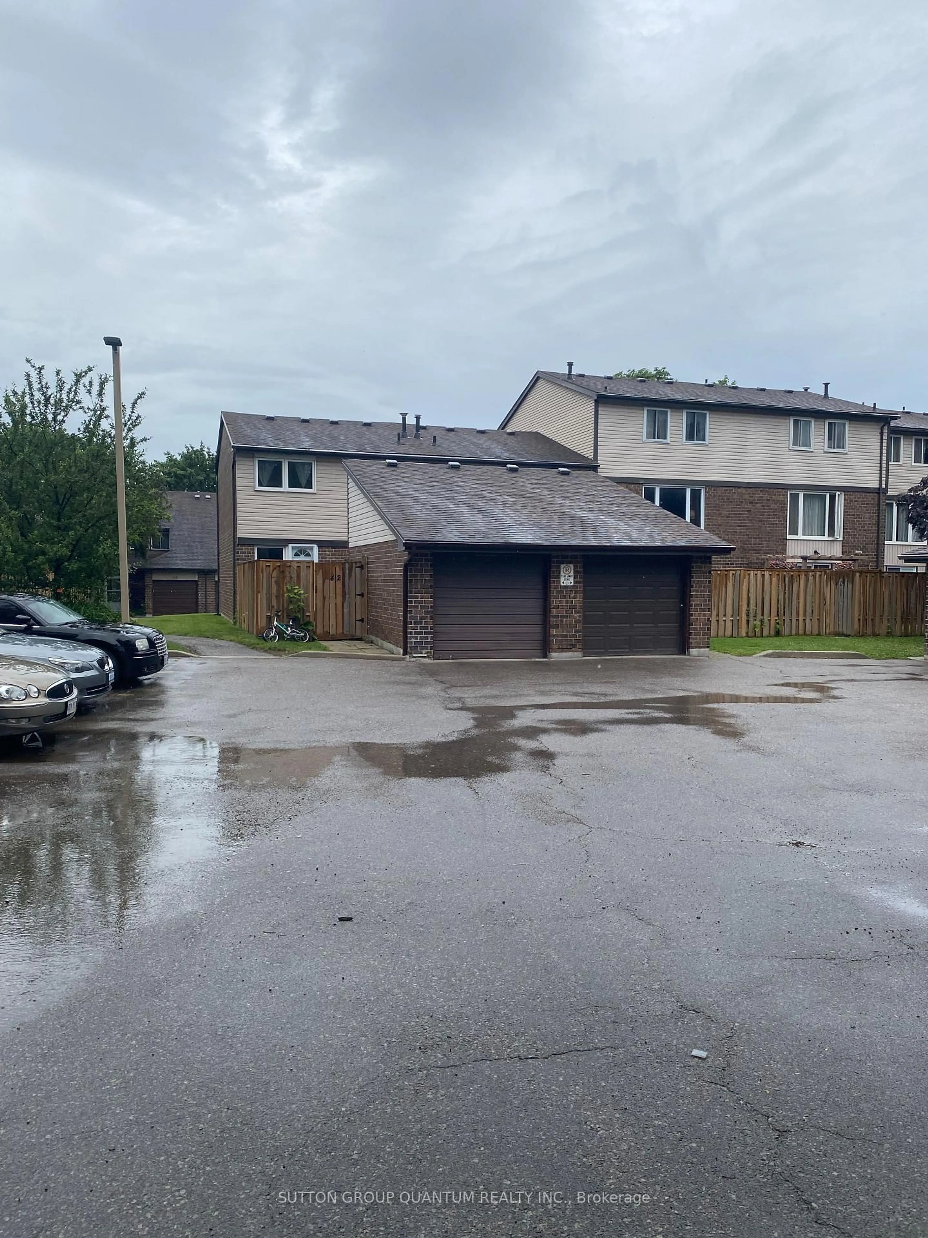 A pic from outside/outdoor area/front of a property/back of a property/a pic from drone, street for 318 LAURIER Ave #58, Milton Ontario L9T 3M9