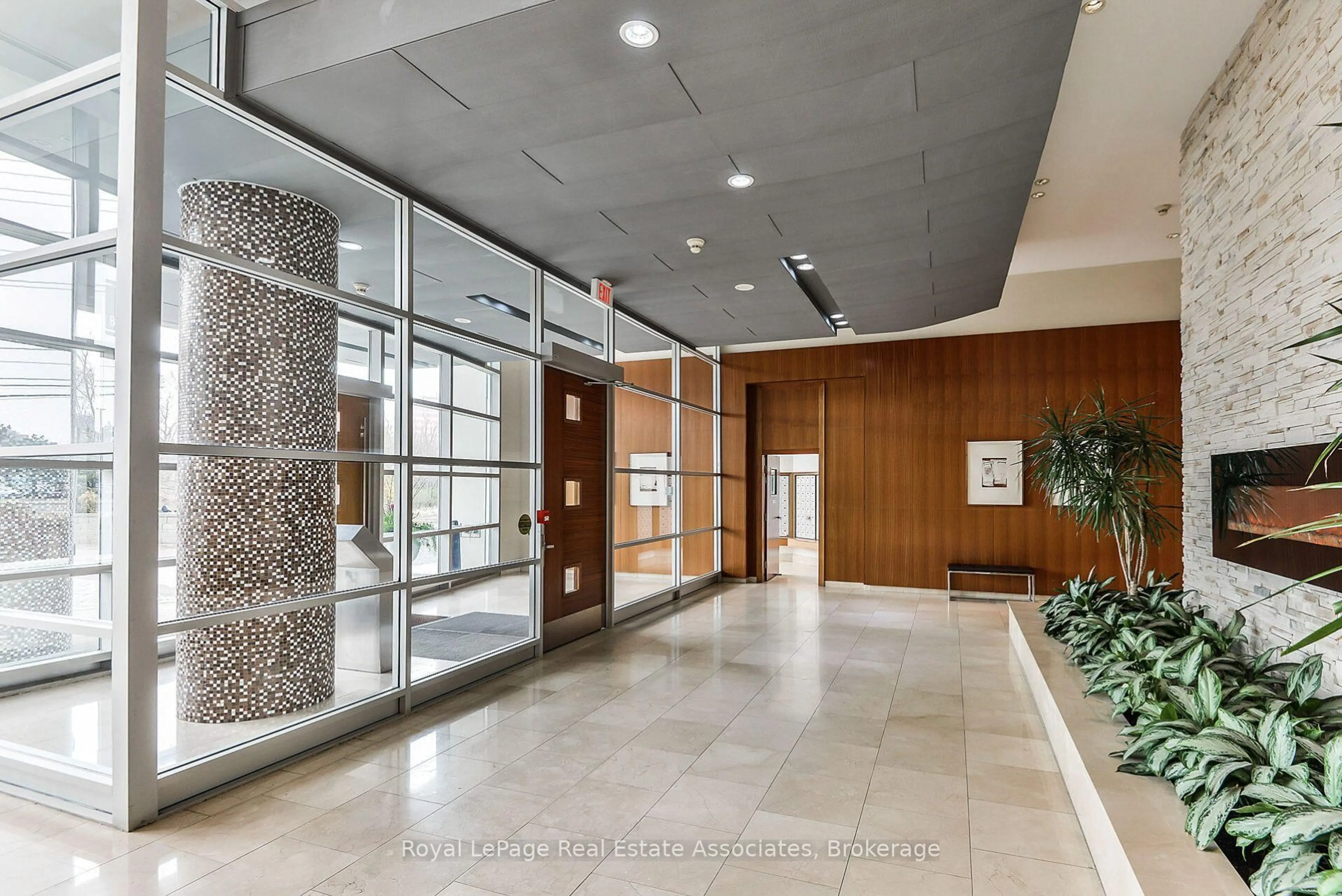 Indoor foyer for 220 Burnhamthorpe Rd #305, Mississauga Ontario L5B 4N4