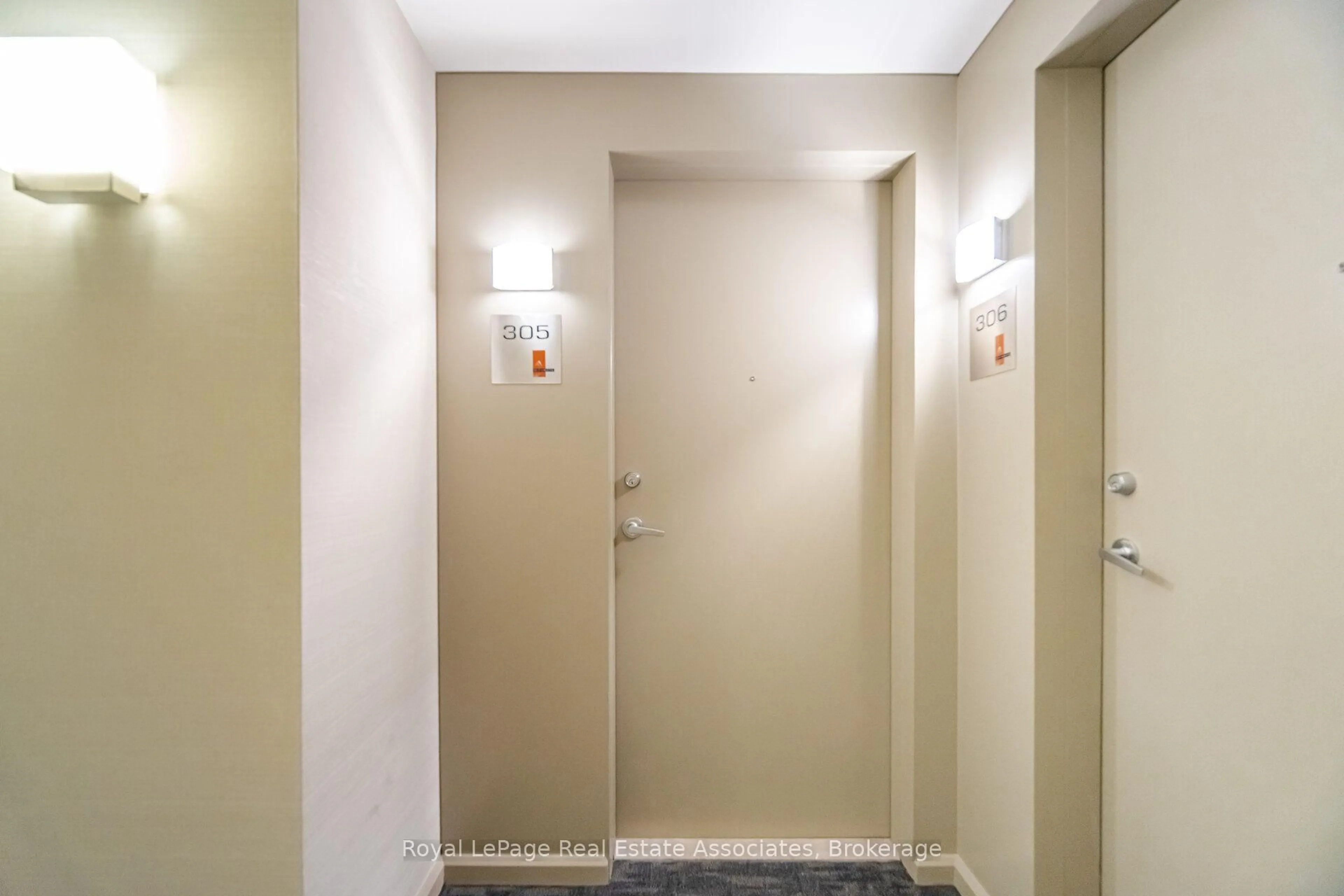 Indoor foyer for 220 Burnhamthorpe Rd #305, Mississauga Ontario L5B 4N4