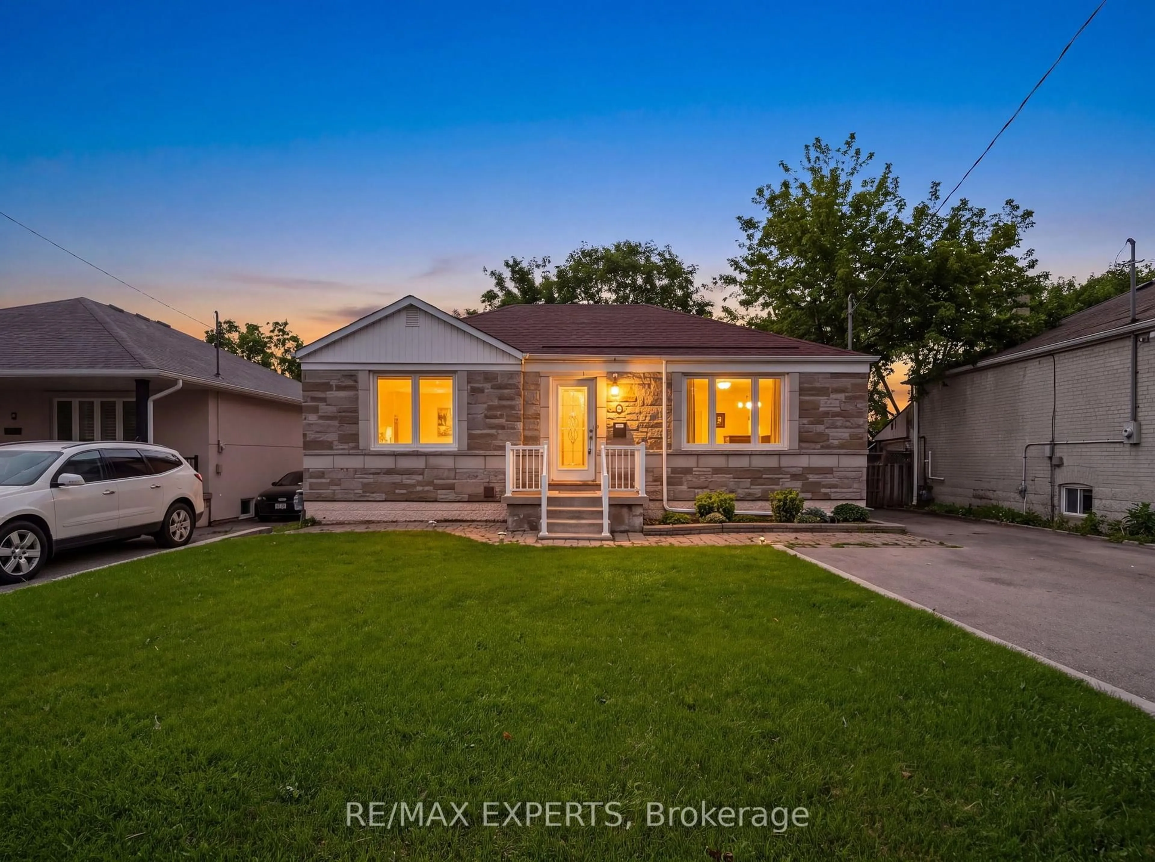 Home with vinyl exterior material, street for 8 Palamar Rd, Toronto Ontario M3M 1L1
