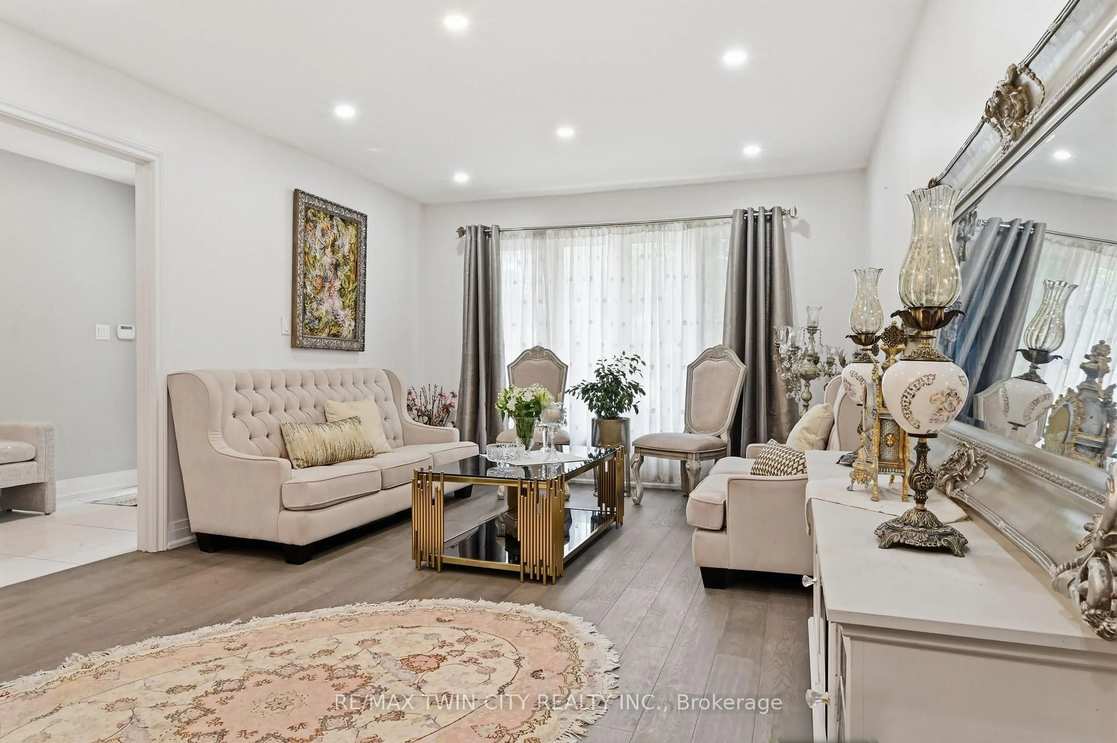 Living room with furniture, unknown for 512 Hawthorne Cres, Milton Ontario N9T 4N8