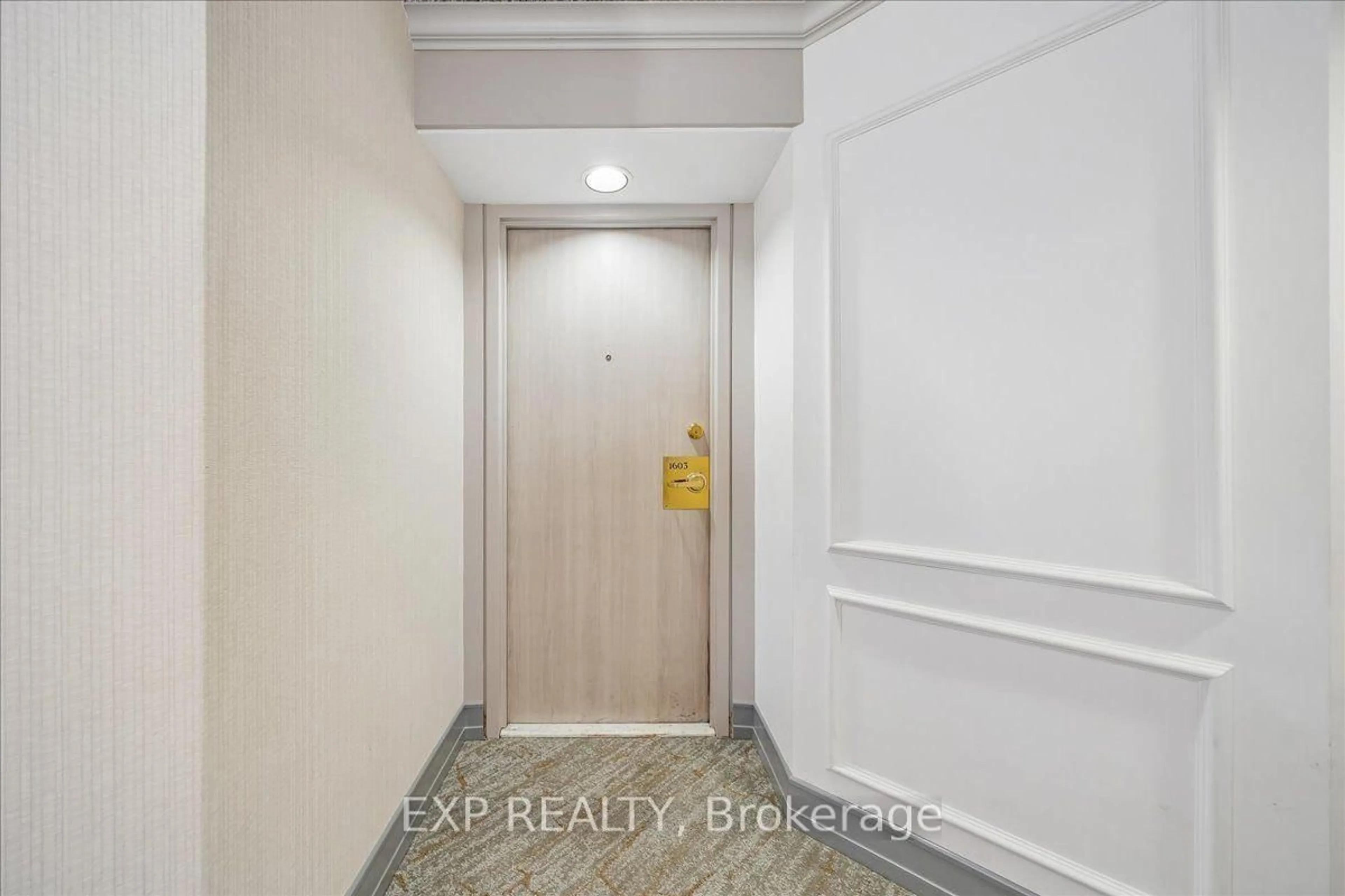 Indoor entryway for 2177 Burnhamthorpe Rd #1603, Mississauga Ontario L5L 5P9