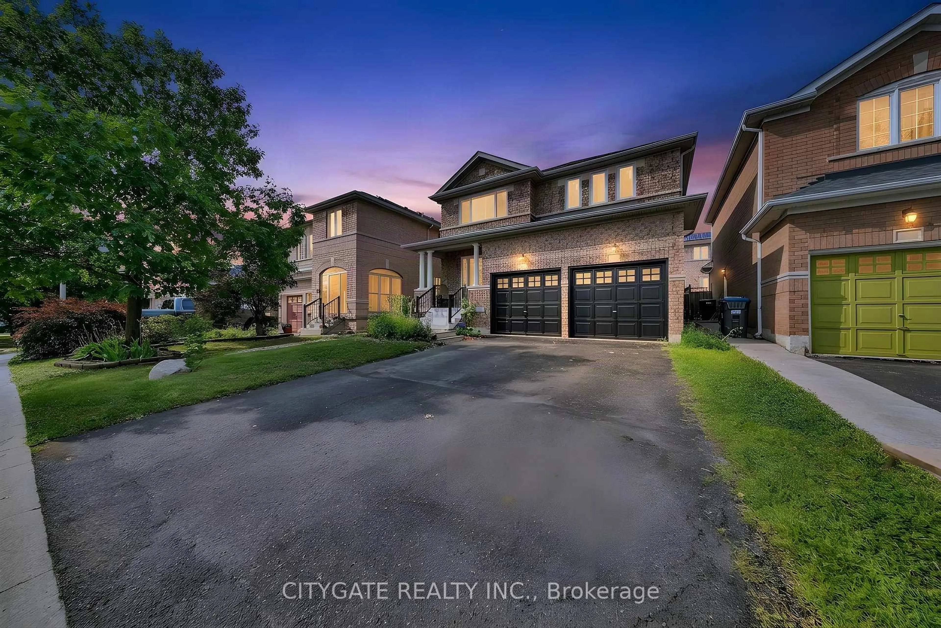 A pic from outside/outdoor area/front of a property/back of a property/a pic from drone, street for 40 Linderwood Dr, Brampton Ontario L7A 1S3