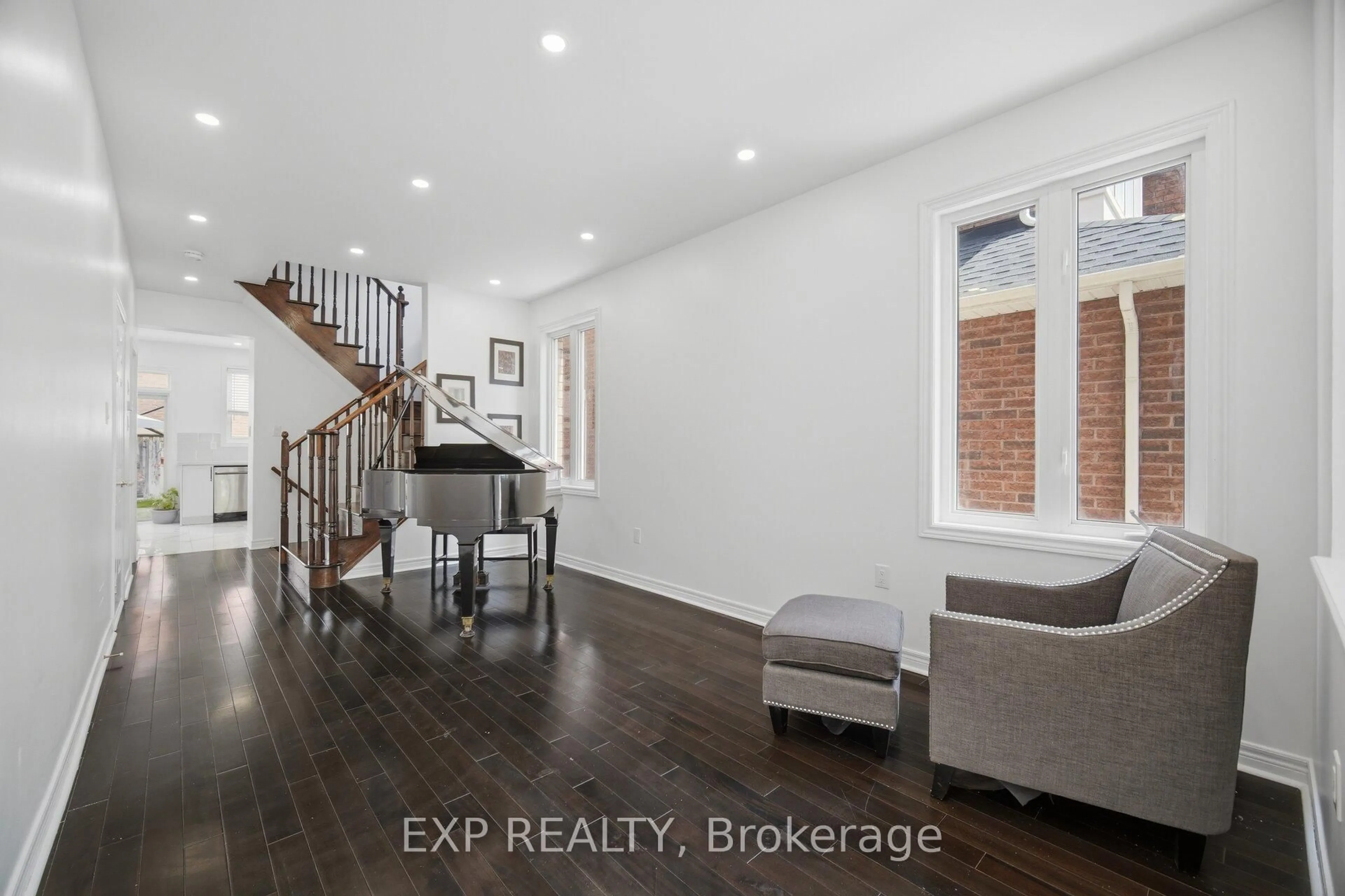 Indoor entryway for 363 Holmes Cres, Milton Ontario L9T 0T4