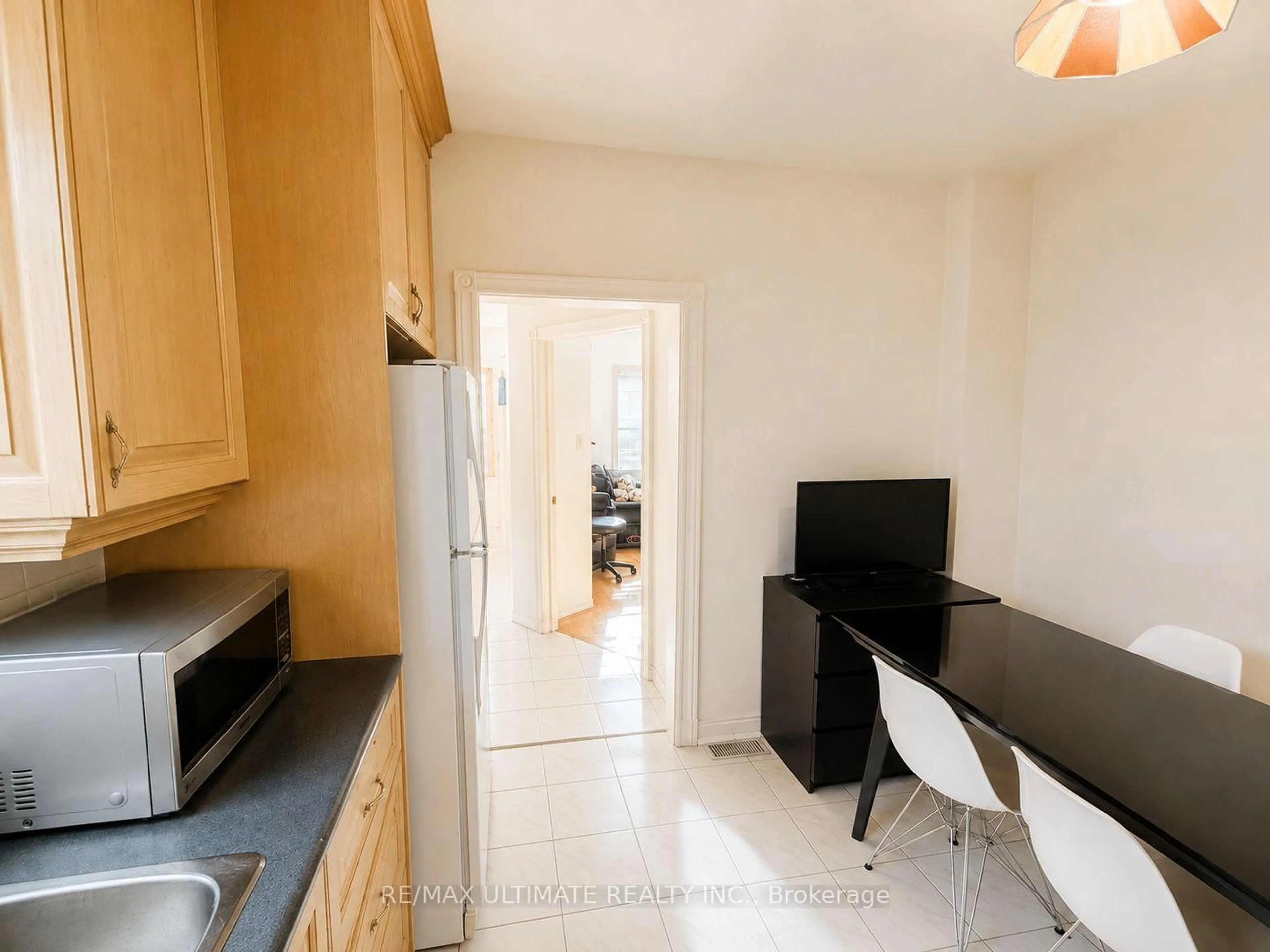 Standard kitchen, unknown for 1440 DUFFERIN St, Toronto Ontario M6H 3L2