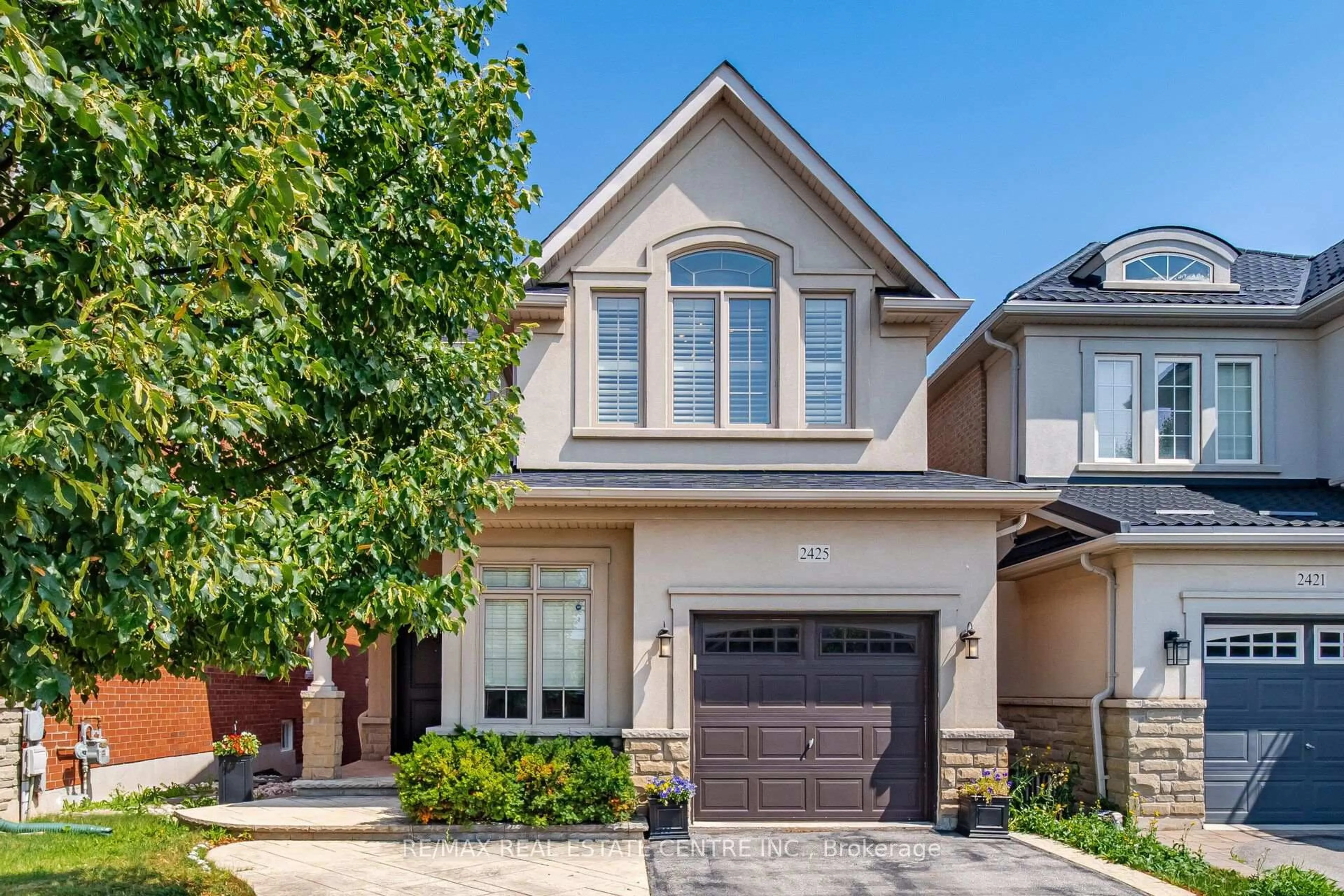 Home with brick exterior material, street for 2425 QUETICO Cres, Oakville Ontario L6M 0R4