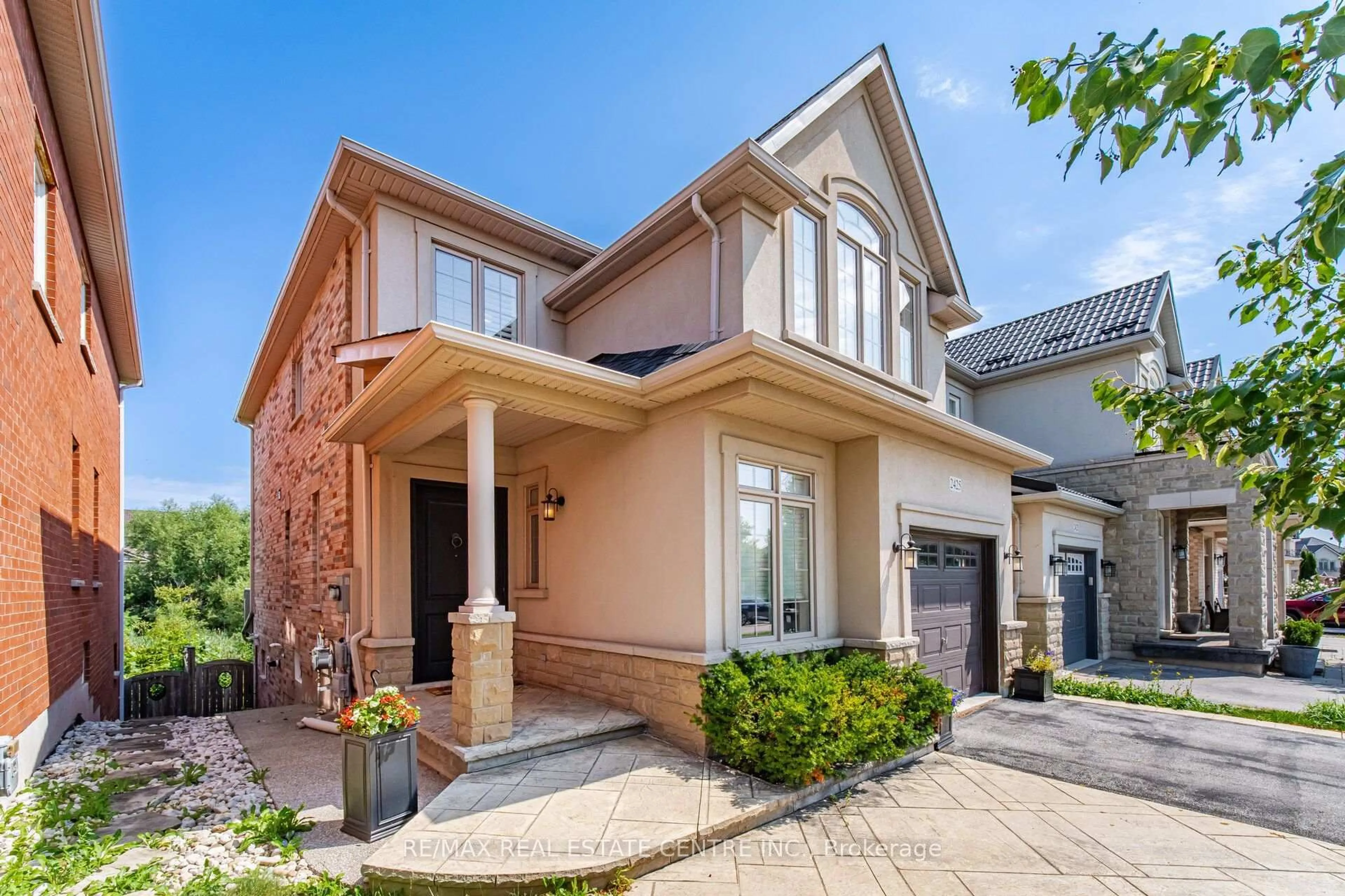 Home with brick exterior material, street for 2425 QUETICO Cres, Oakville Ontario L6M 0R4
