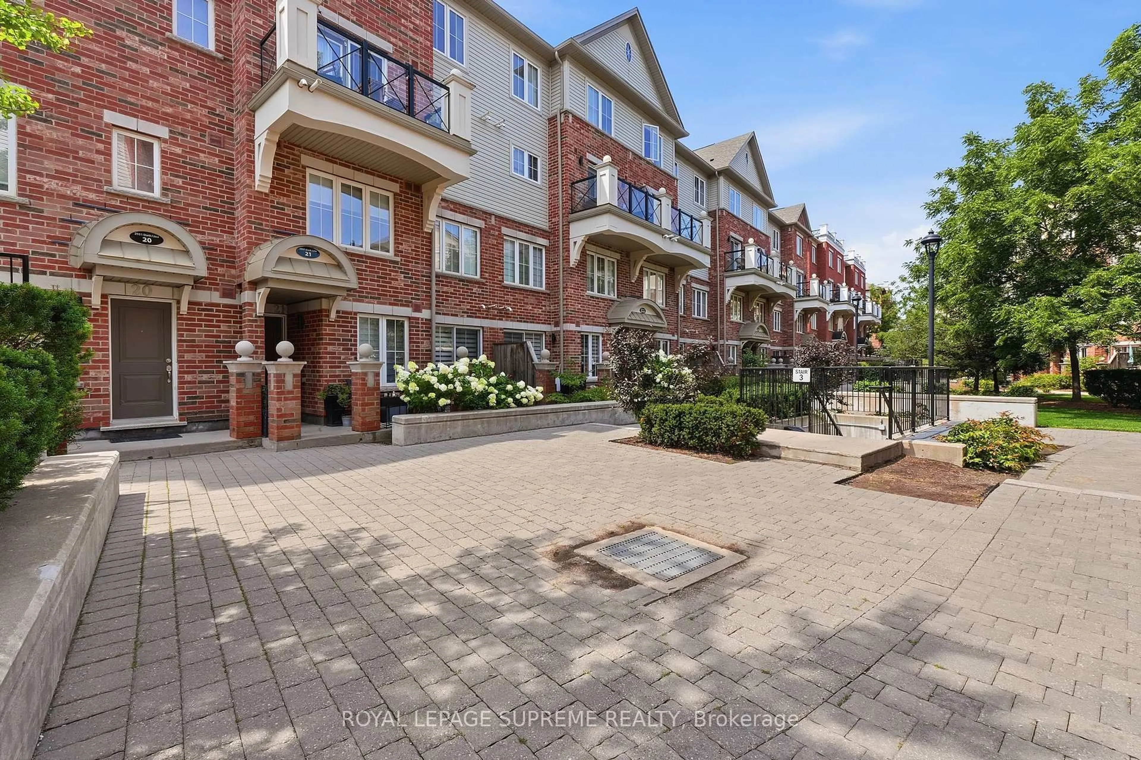 Patio, street for 2551 Sixth Line #14, Oakville Ontario L6H 0H7