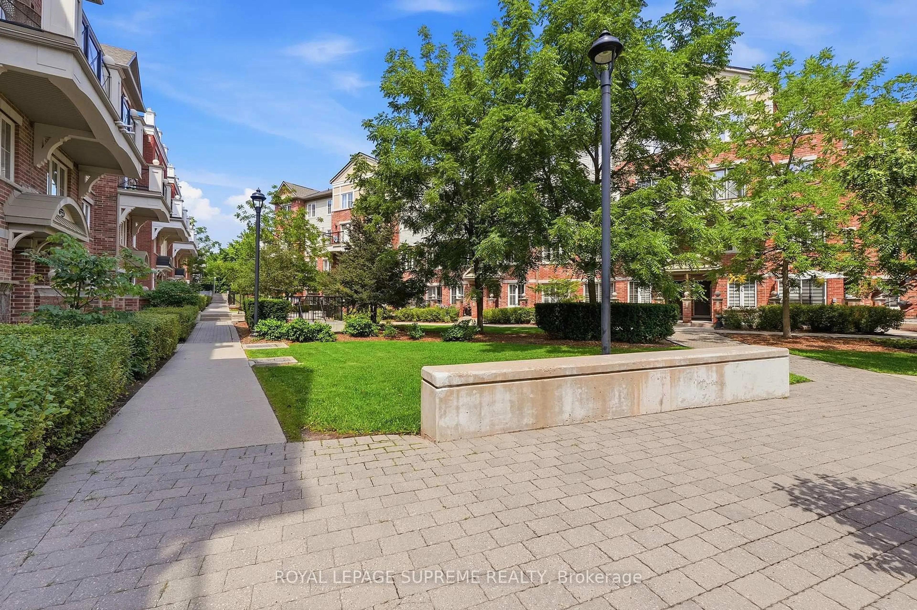 Patio, street for 2551 Sixth Line #14, Oakville Ontario L6H 0H7