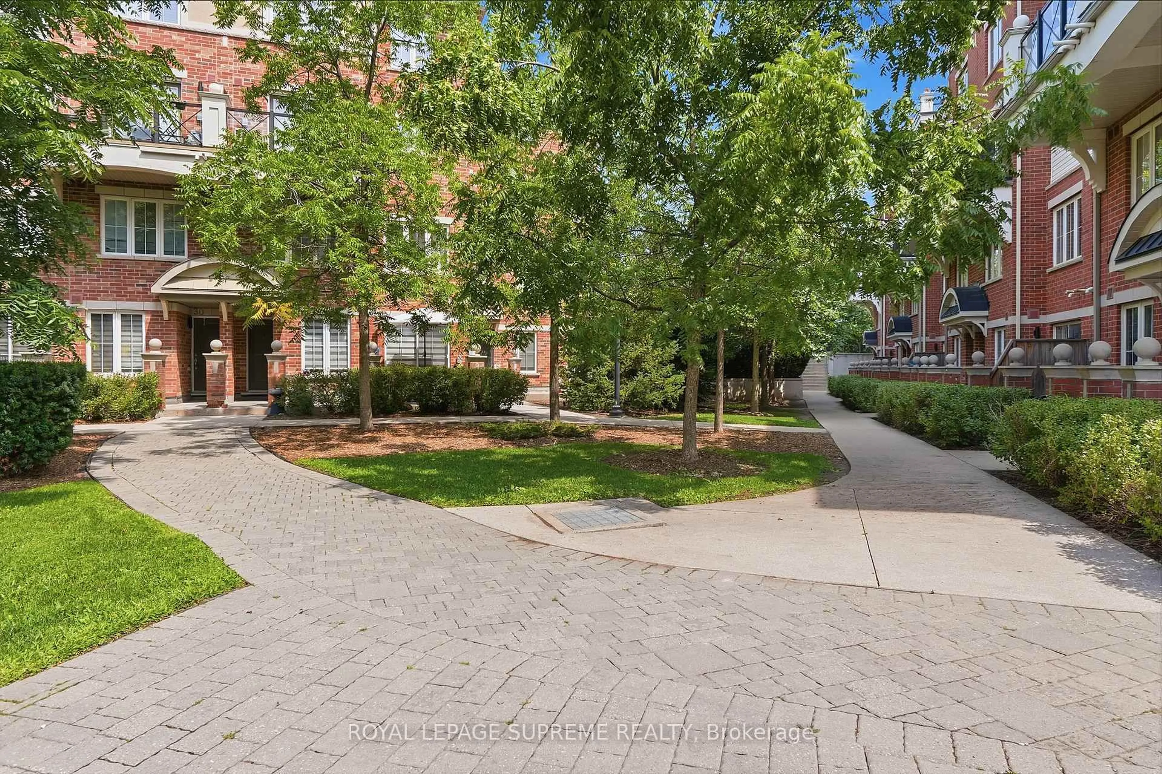Patio, street for 2551 Sixth Line #14, Oakville Ontario L6H 0H7