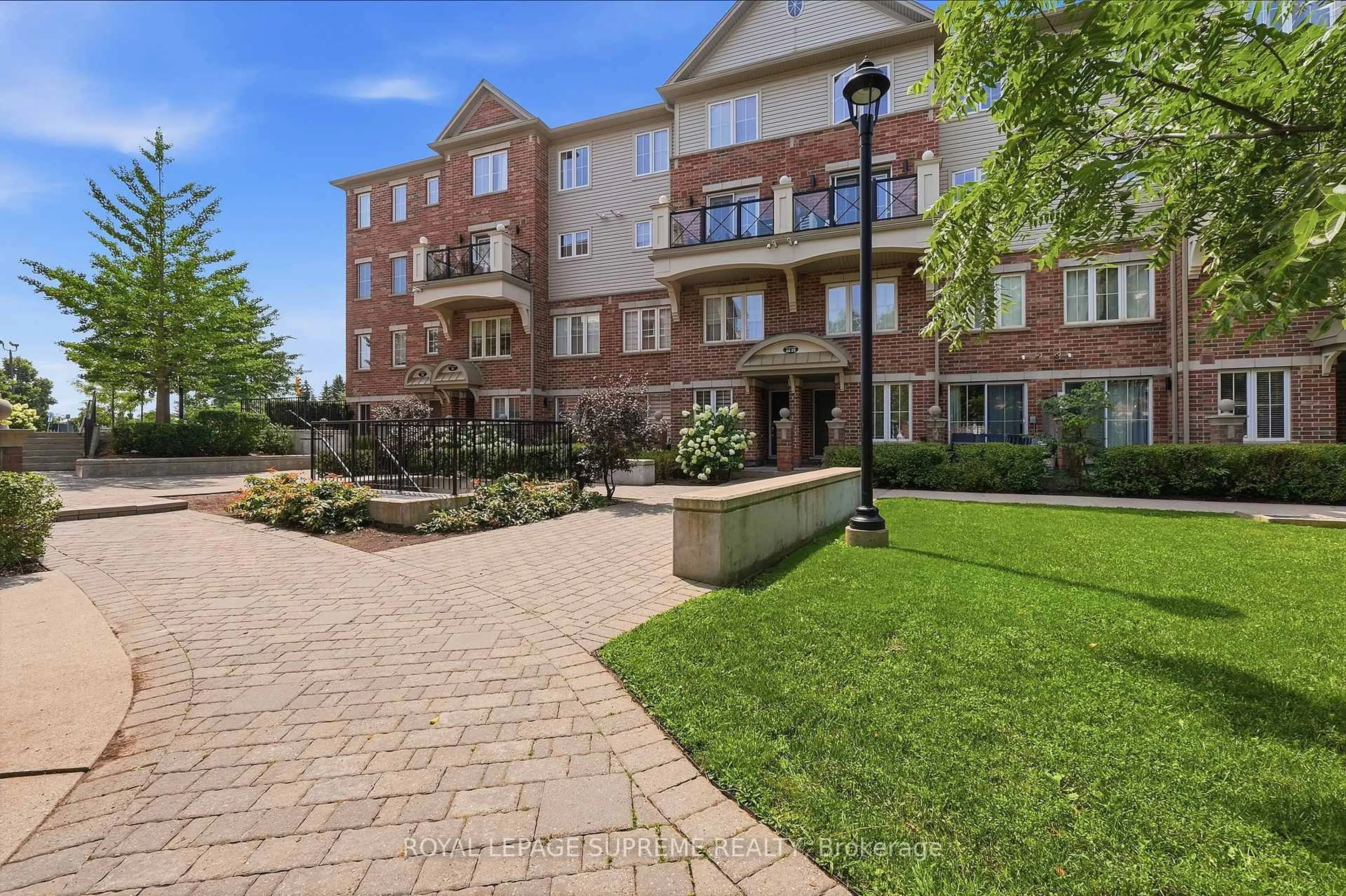 Patio, unknown for 2551 Sixth Line #14, Oakville Ontario L6H 0H7