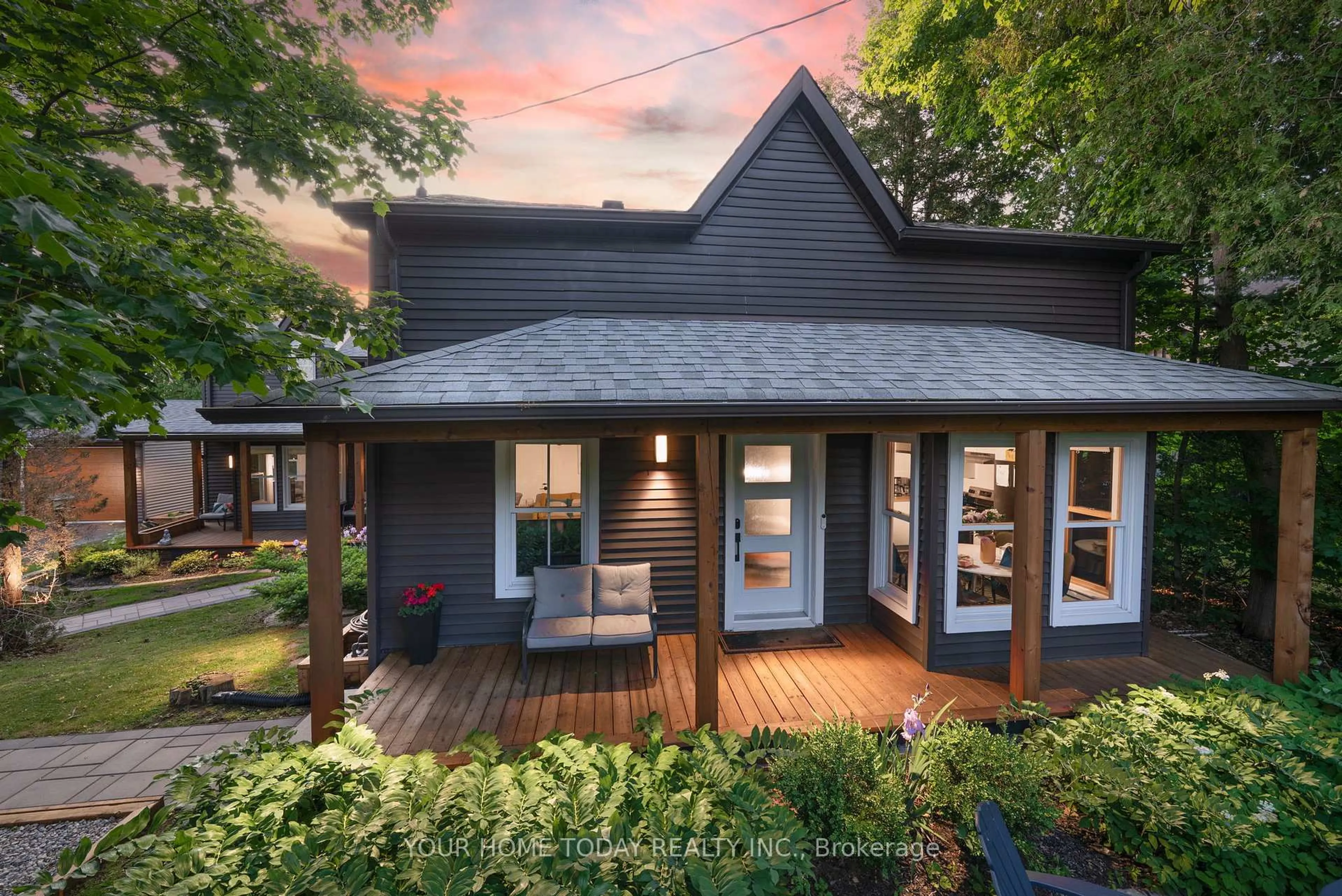 Home with vinyl exterior material, street for 12889 15 Sdrd, Halton Hills Ontario L7G 4S6