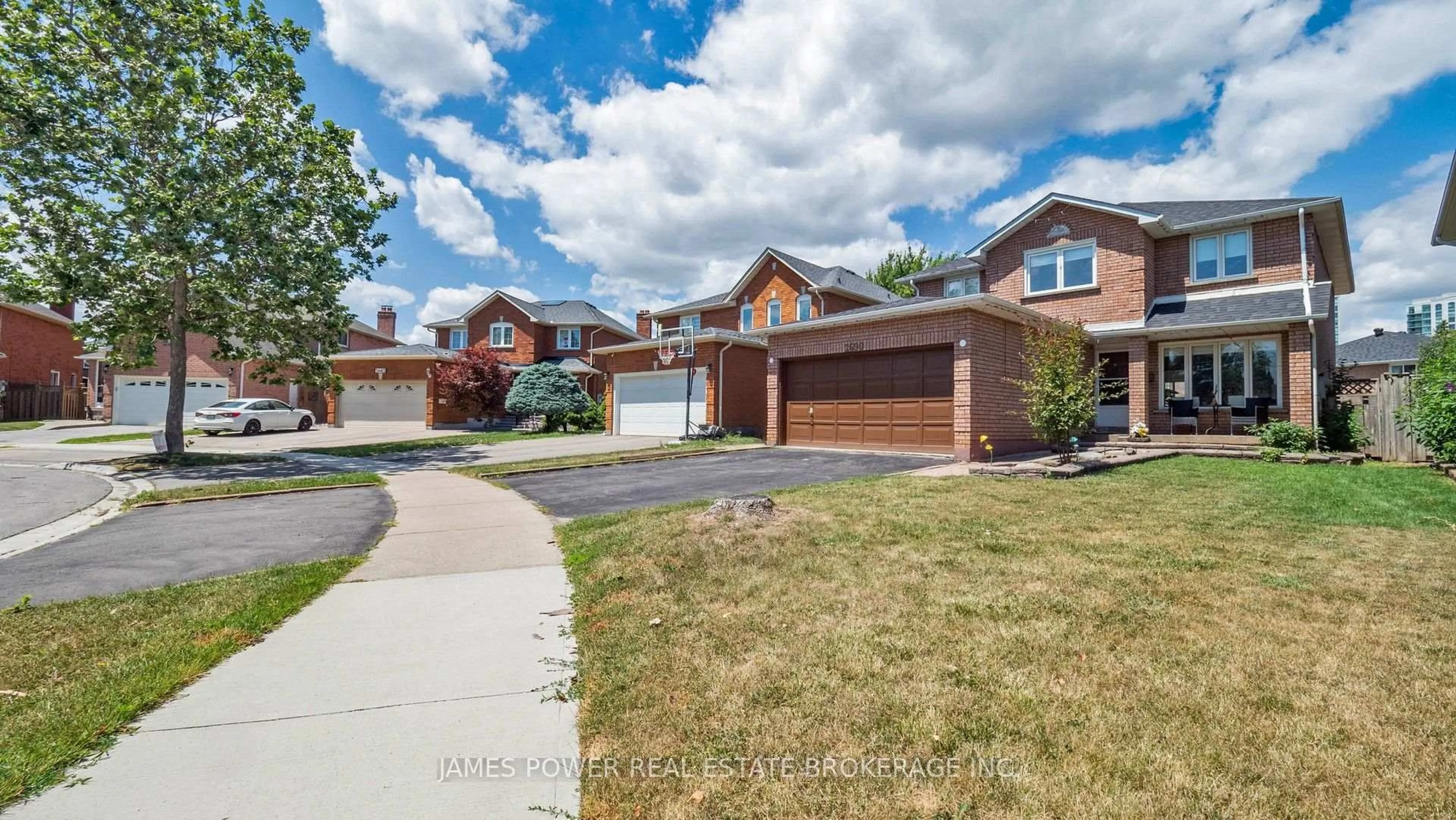 Home with brick exterior material, street for 2690 Innisfil Rd, Mississauga Ontario L5M 4J2