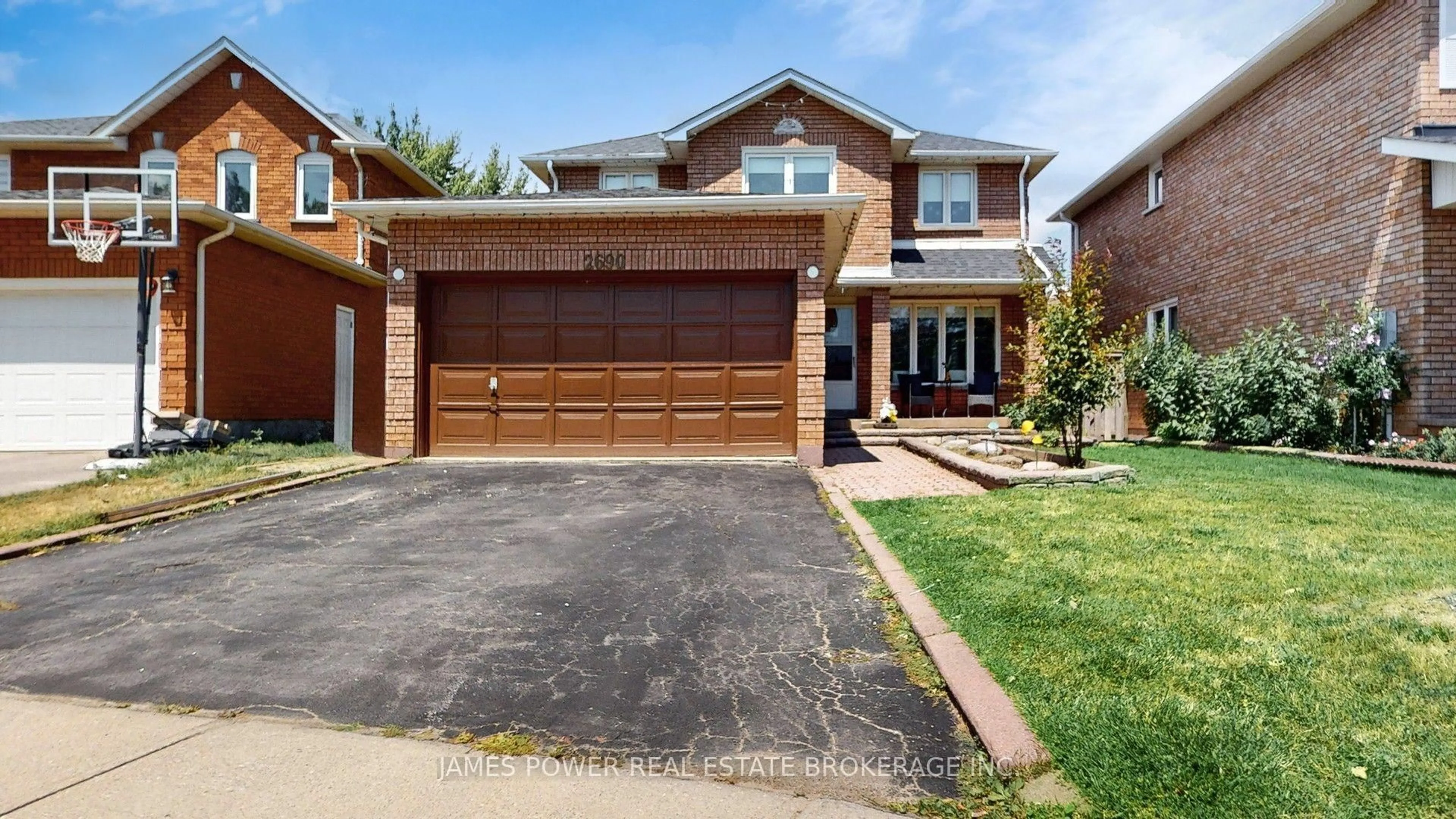 Home with brick exterior material, street for 2690 Innisfil Rd, Mississauga Ontario L5M 4J2
