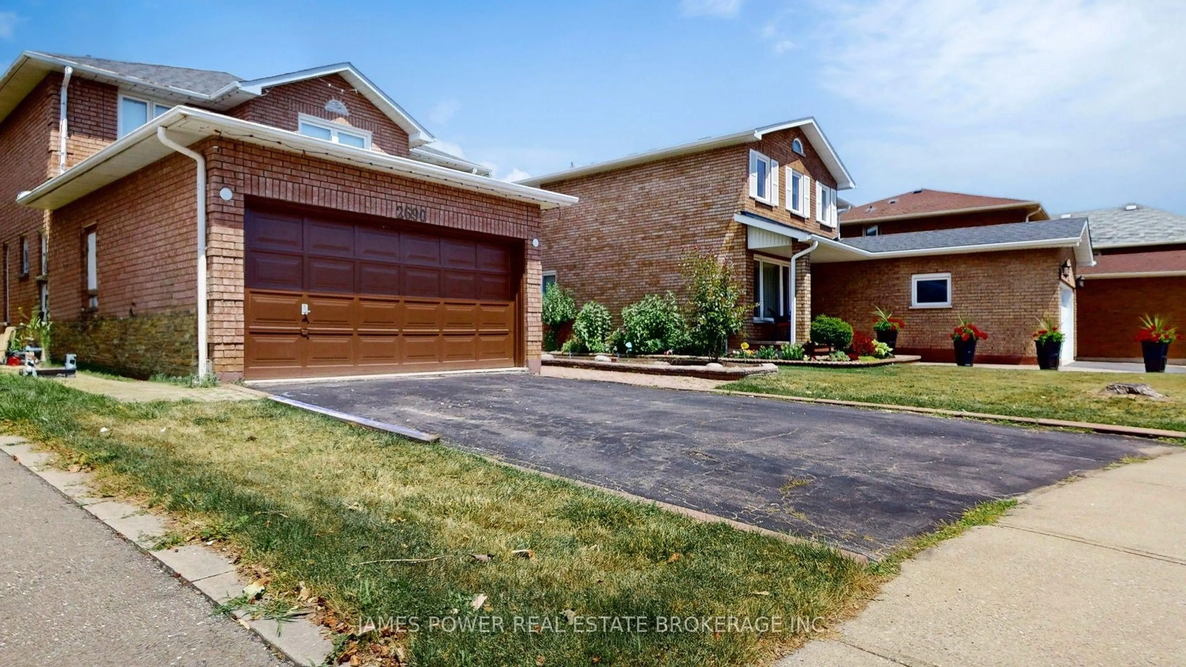 Home with brick exterior material, street for 2690 Innisfil Rd, Mississauga Ontario L5M 4J2