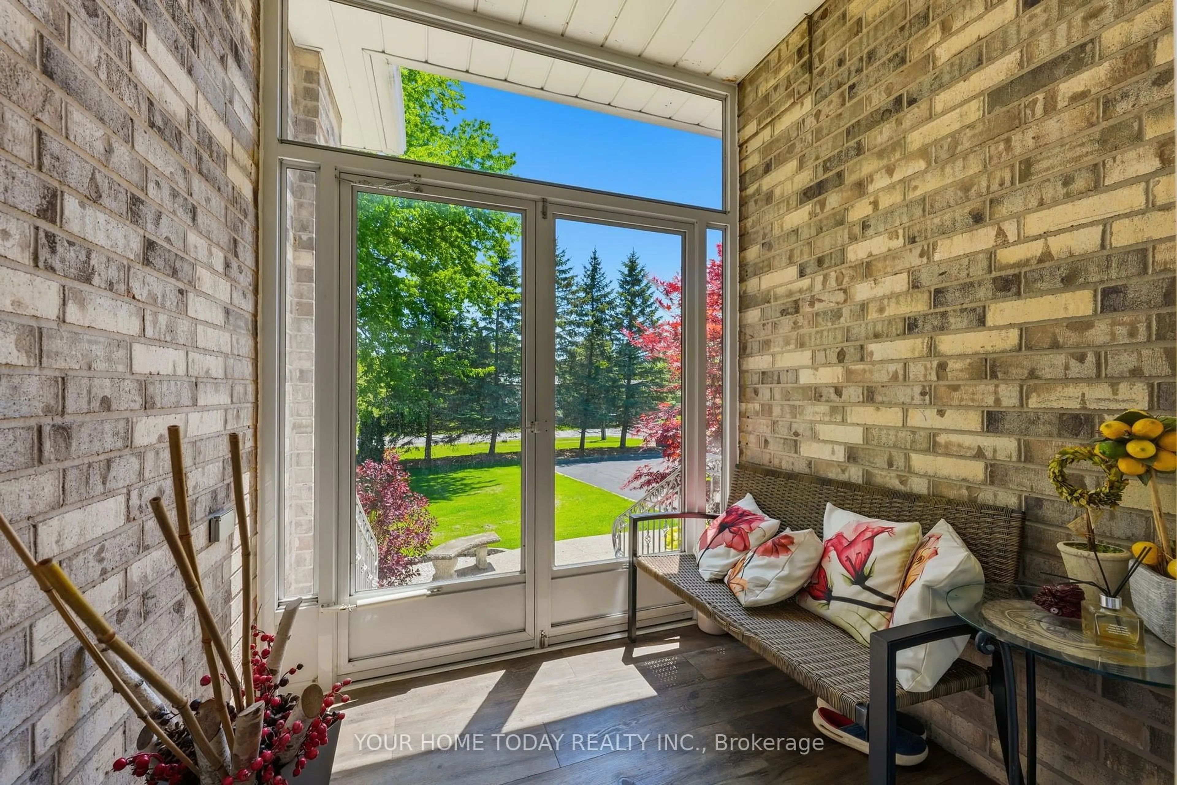 Indoor entryway for 7937 Fifteen Sdrd, Halton Hills Ontario L9T 2X7