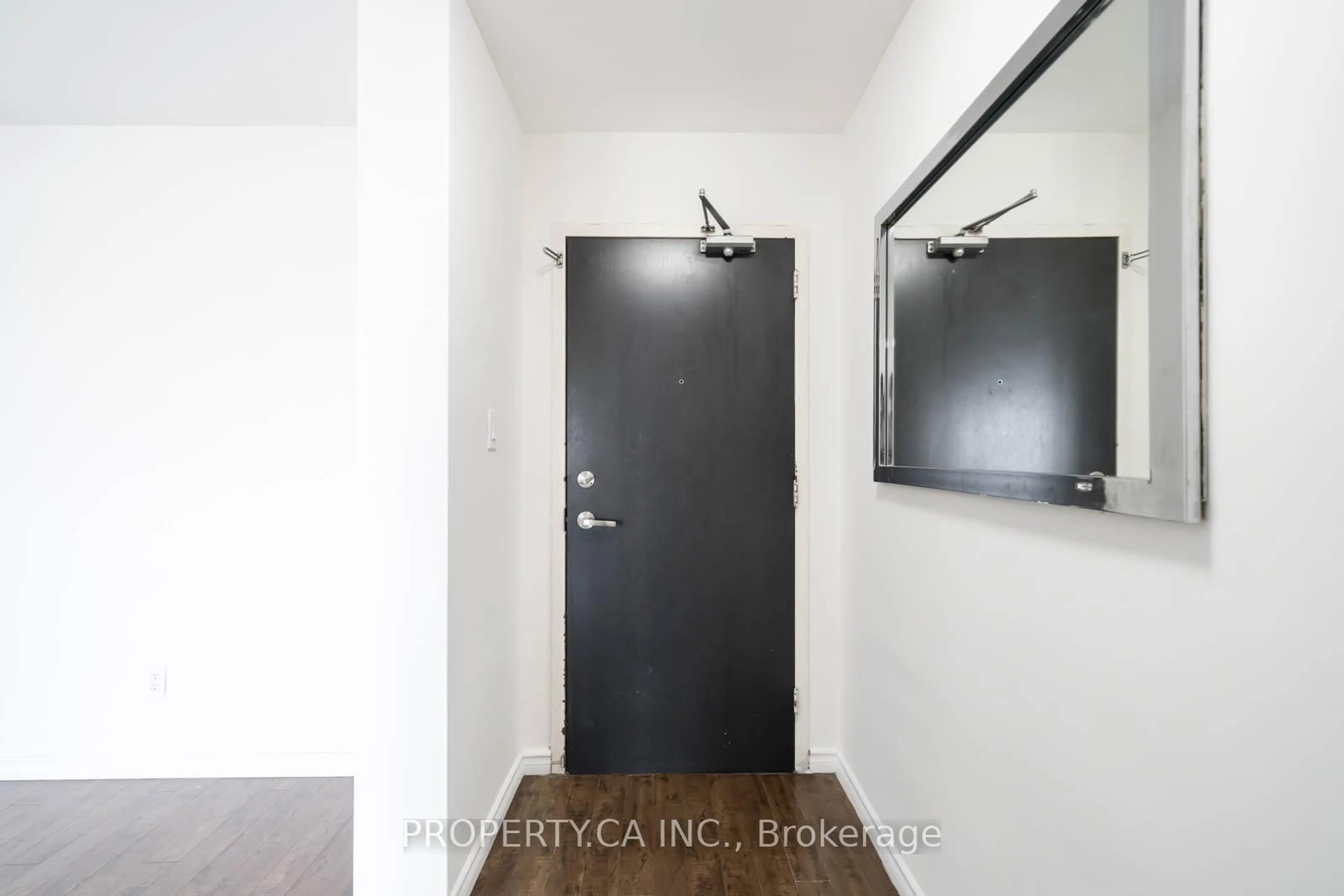 Indoor entryway for 31 Four Winds Dr #901, Toronto Ontario M3J 1K9