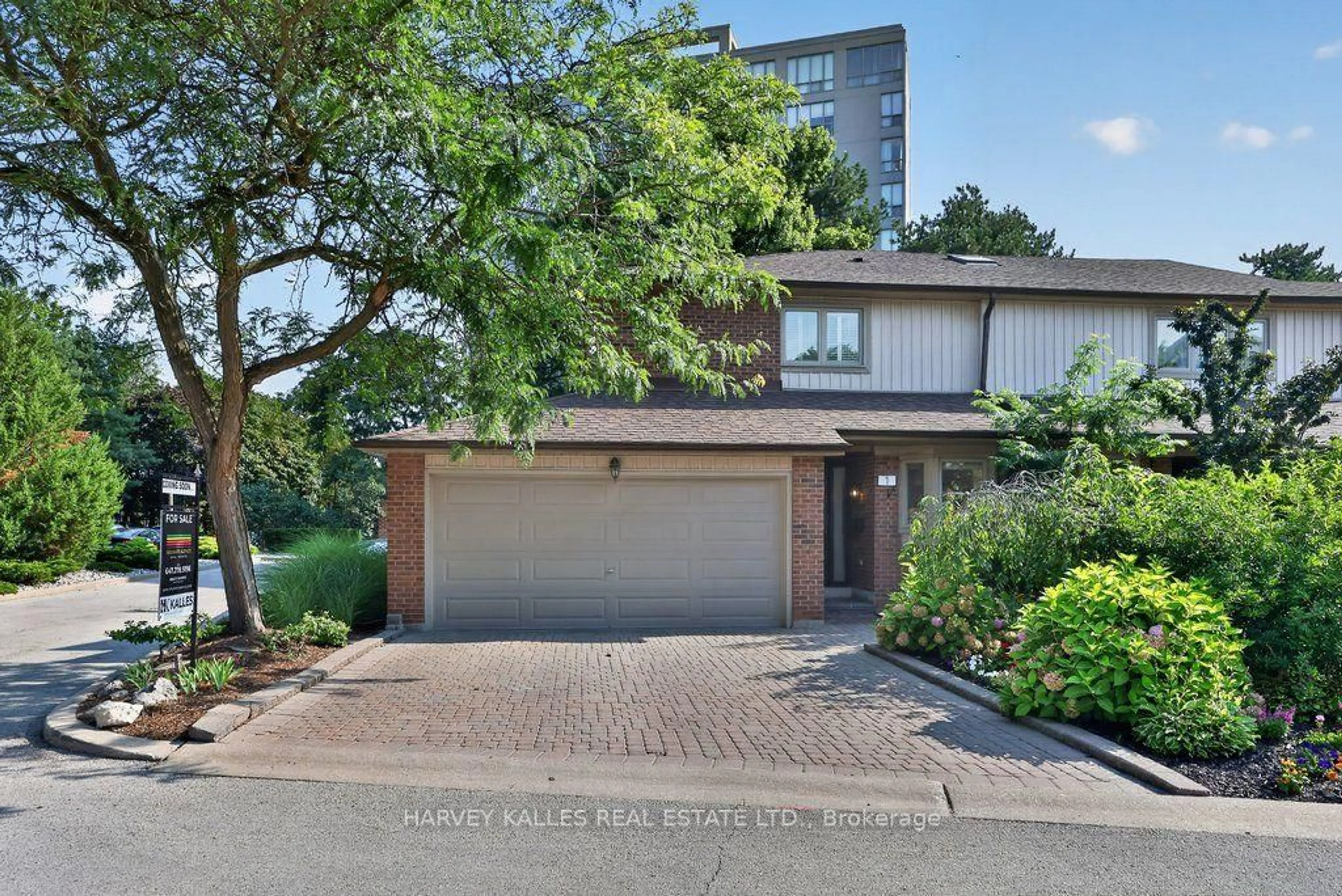 Home with brick exterior material, street for 1160 Walden Circ #1, Mississauga Ontario L5J 4J9