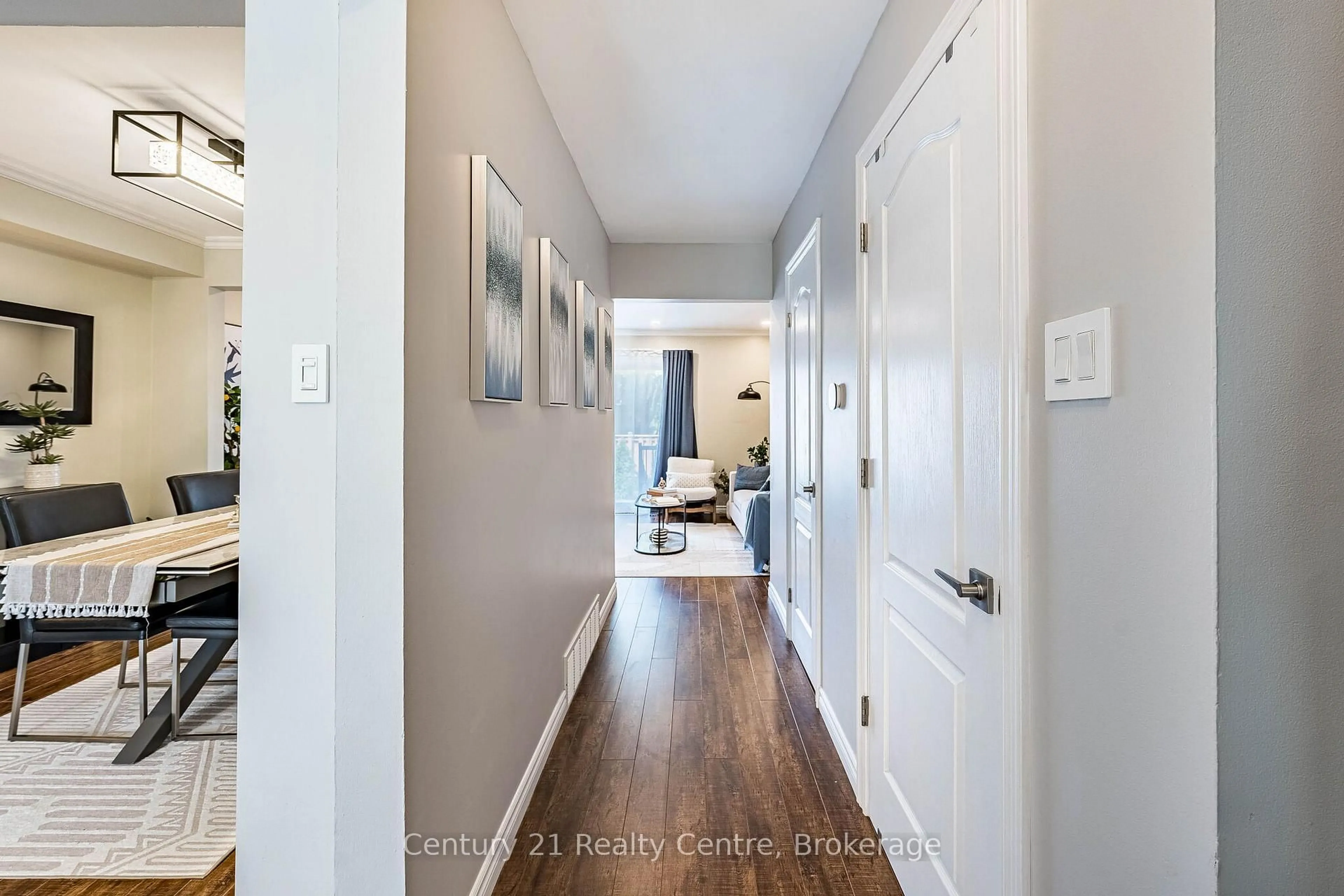 Indoor entryway for 1537 Westminster Pl, Burlington Ontario L7P 2B4