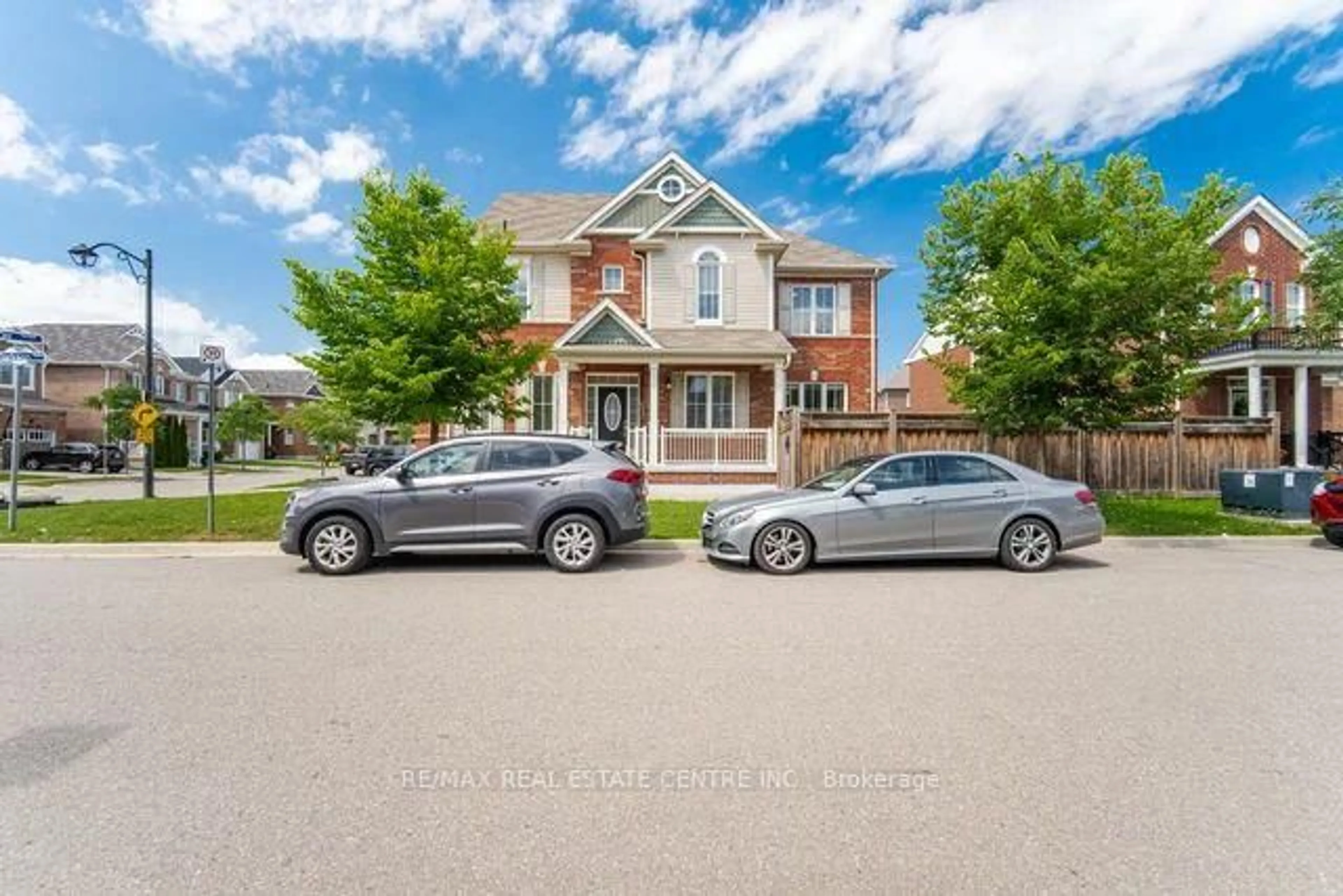 A pic from outside/outdoor area/front of a property/back of a property/a pic from drone, street for 1295 Orr Terr, Milton Ontario L9T 7K6