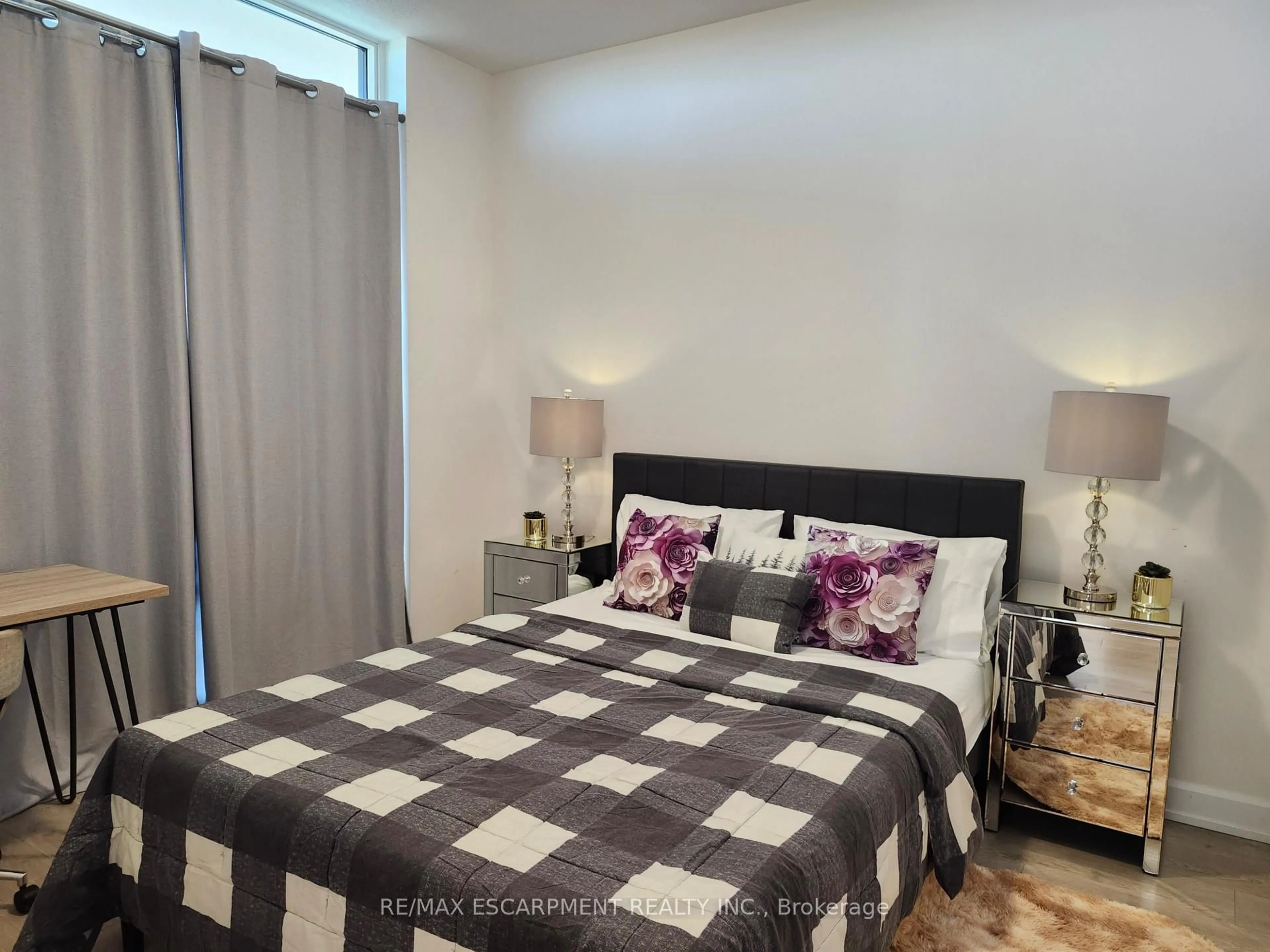 Bedroom with bed, unknown for 3220 William Coltson Ave #607, Oakville Ontario L6H 7X9