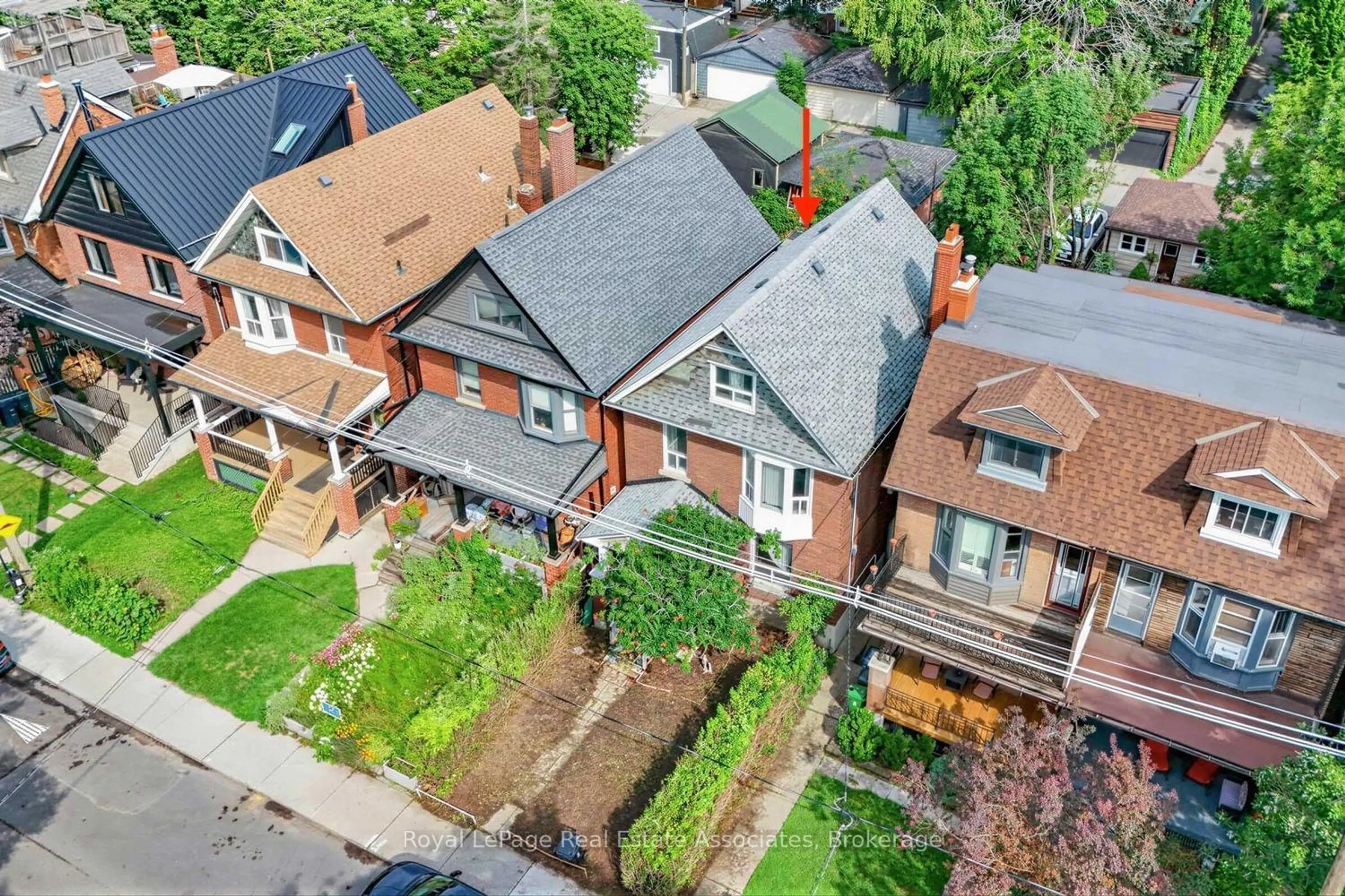 A pic from outside/outdoor area/front of a property/back of a property/a pic from drone, street for 36 Galley Ave, Toronto Ontario M6R 1G8