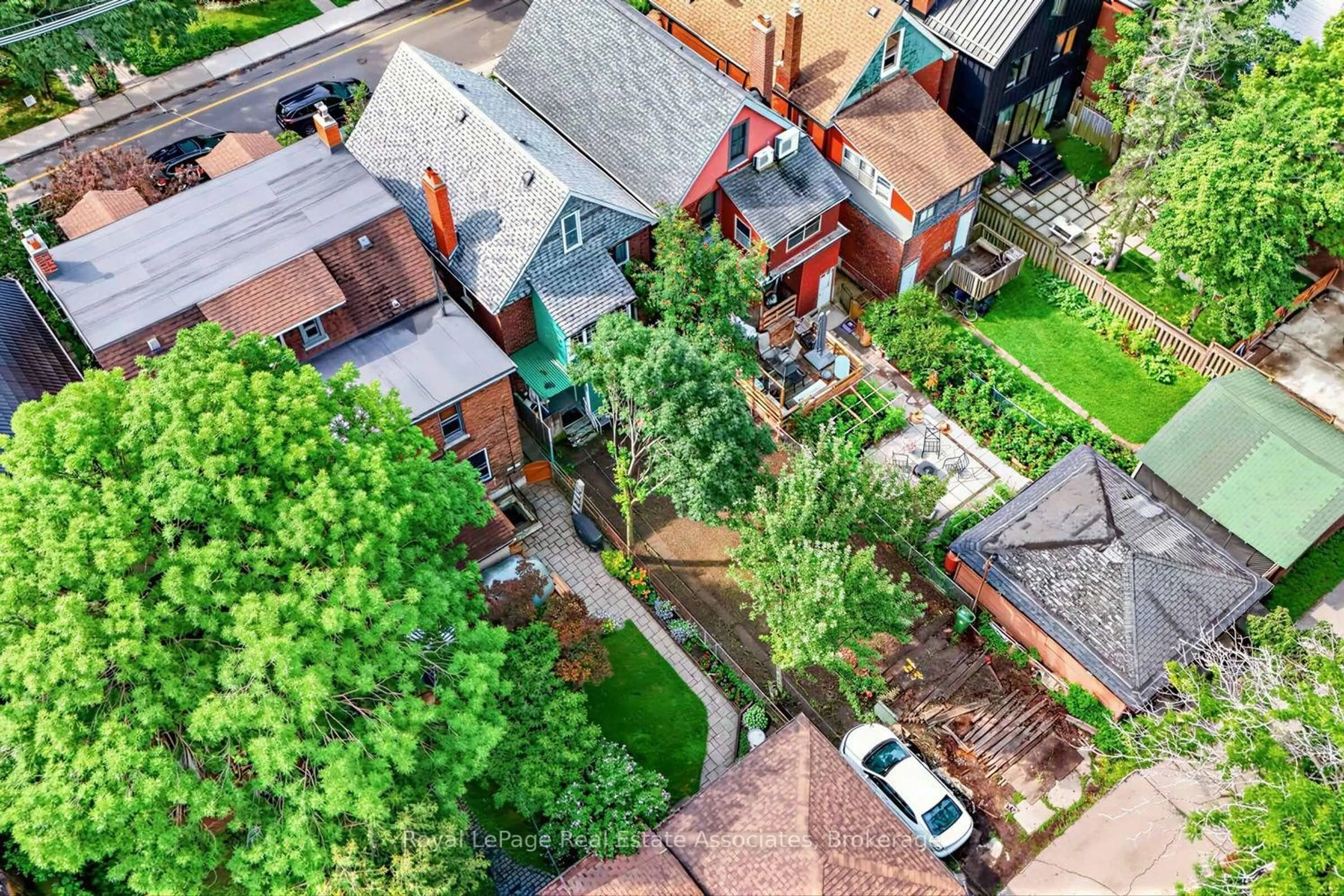 A pic from outside/outdoor area/front of a property/back of a property/a pic from drone, street for 36 Galley Ave, Toronto Ontario M6R 1G8