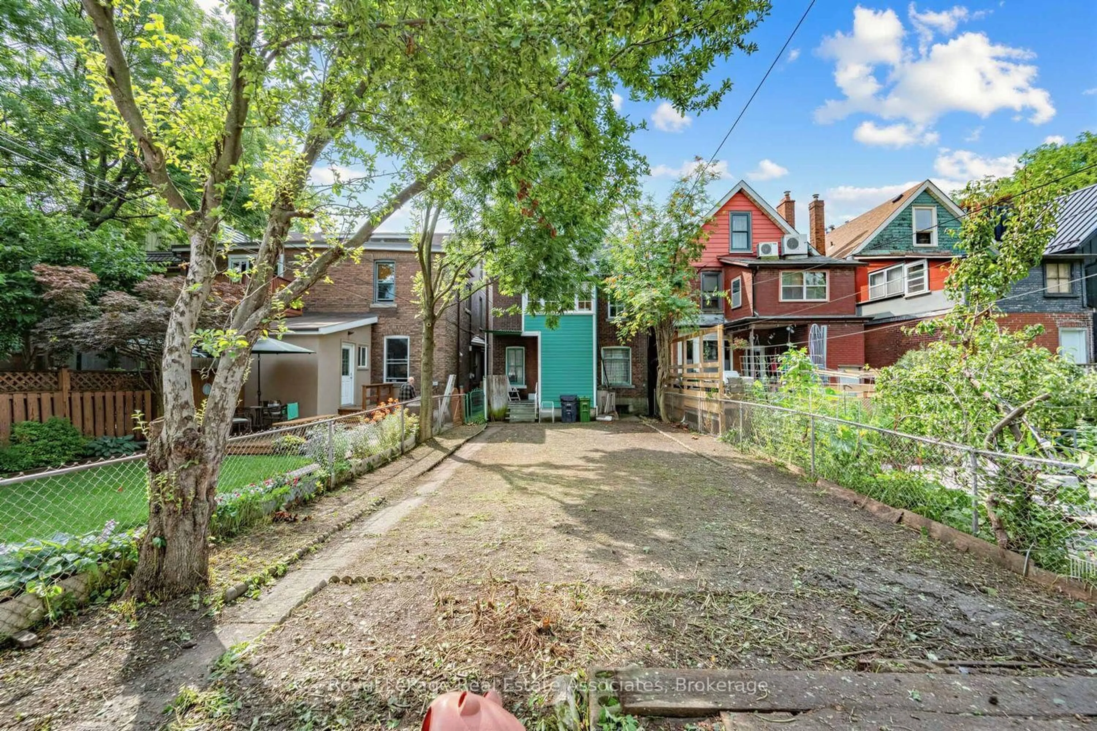 A pic from outside/outdoor area/front of a property/back of a property/a pic from drone, street for 36 Galley Ave, Toronto Ontario M6R 1G8