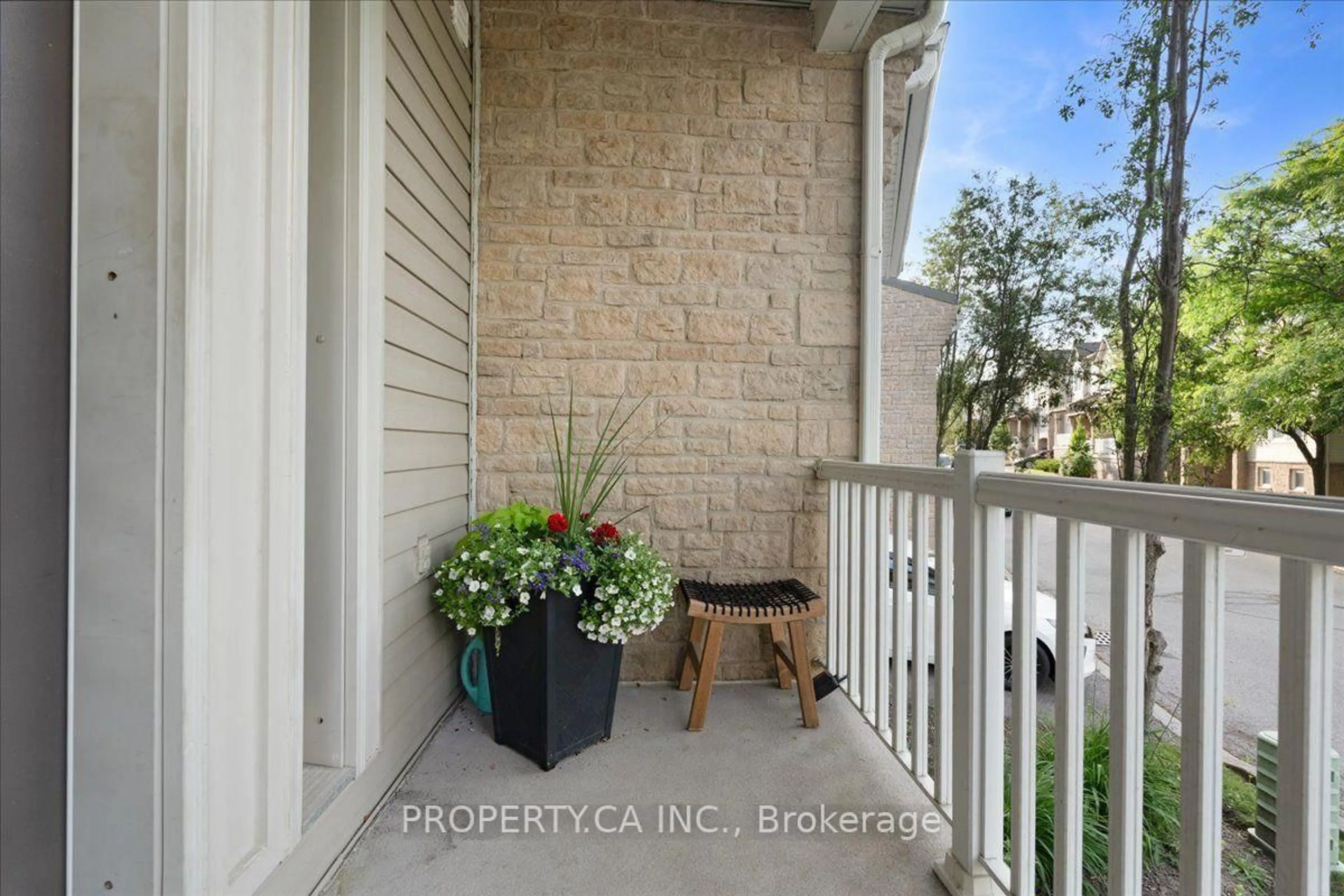 Indoor entryway for 7101 Branigan Gate ##31, Mississauga Ontario L5N 7S2