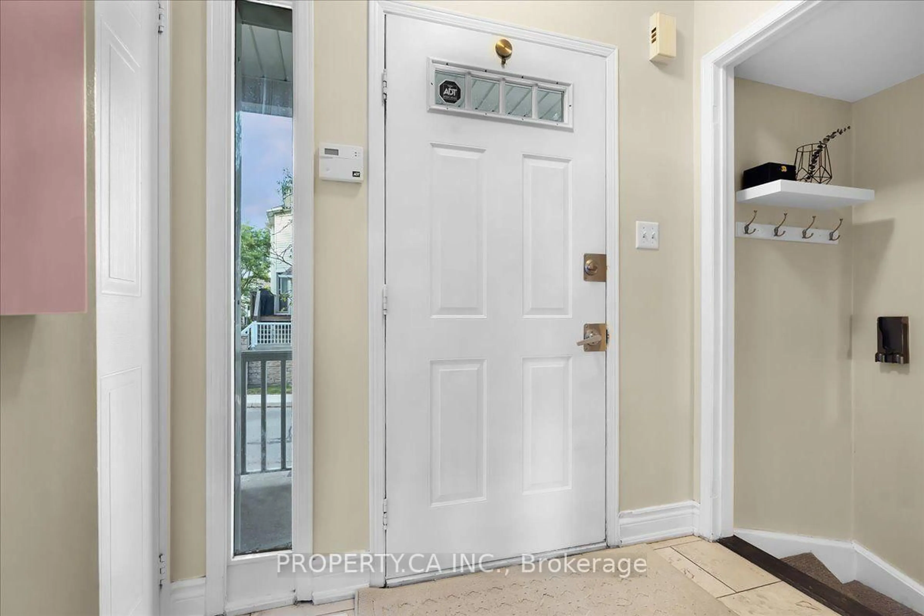 Indoor entryway for 7101 Branigan Gate ##31, Mississauga Ontario L5N 7S2