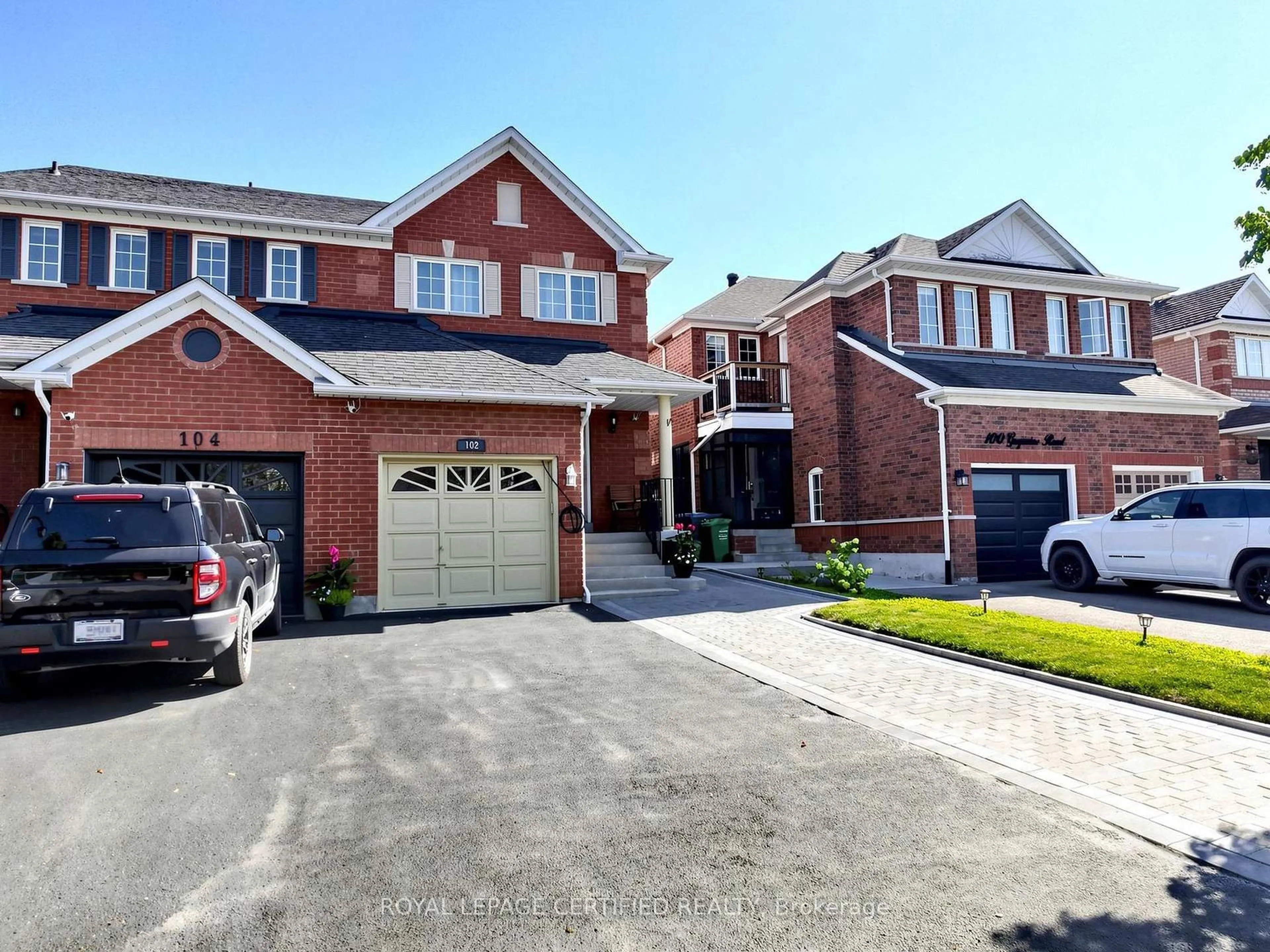 Home with brick exterior material, street for 102 Grapevine Rd, Caledon Ontario L7E 2M6