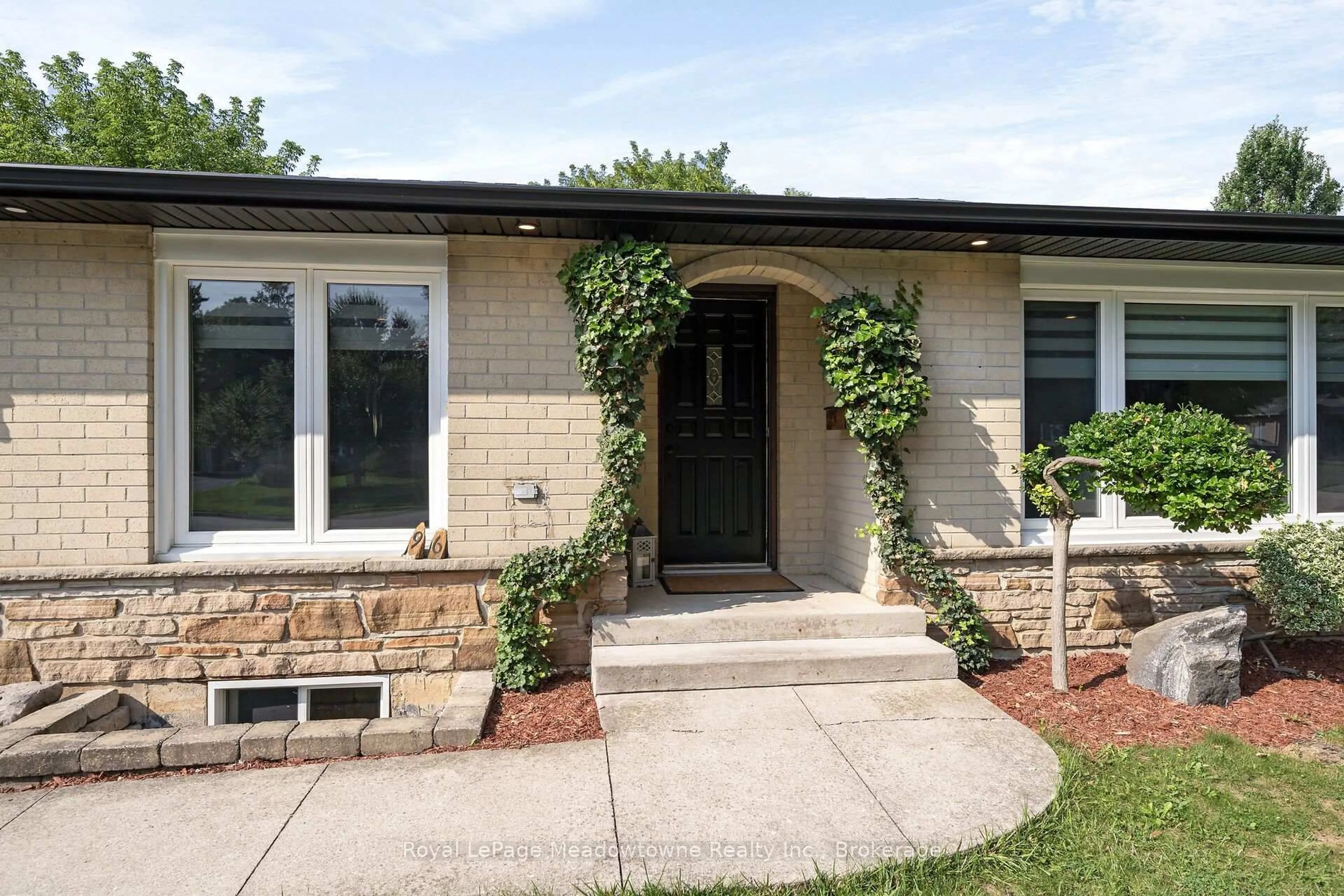 Home with brick exterior material, street for 96 Macdonald Cres, Milton Ontario L9T 2Y8