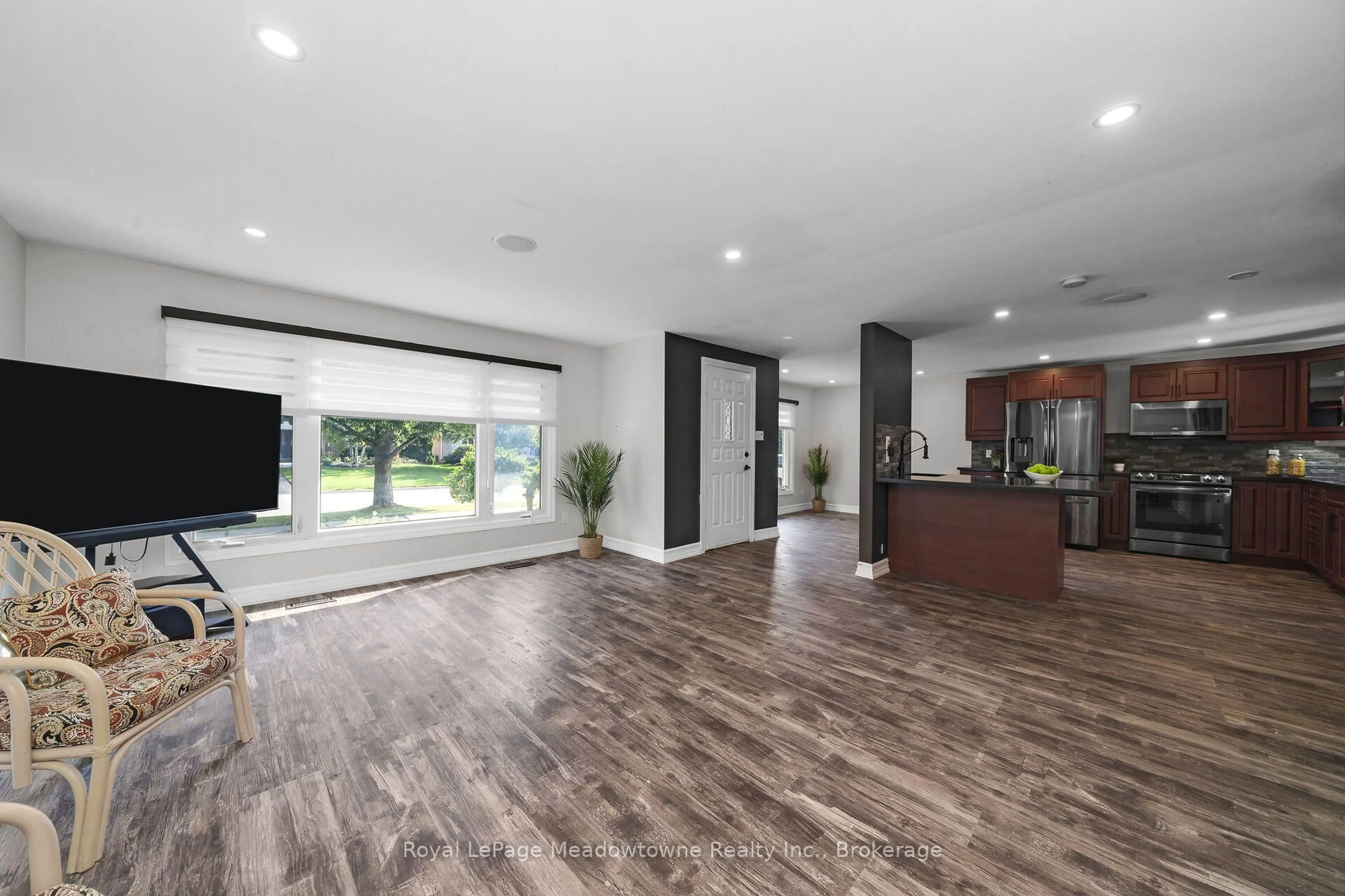 Indoor foyer for 96 Macdonald Cres, Milton Ontario L9T 2Y8