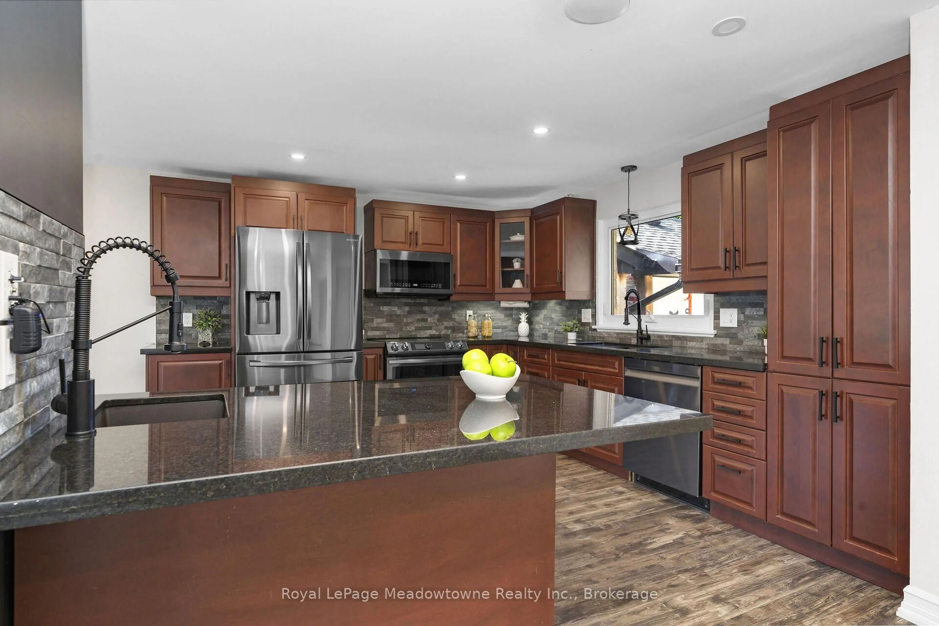 Open concept kitchen, ceramic/tile floor for 96 Macdonald Cres, Milton Ontario L9T 2Y8