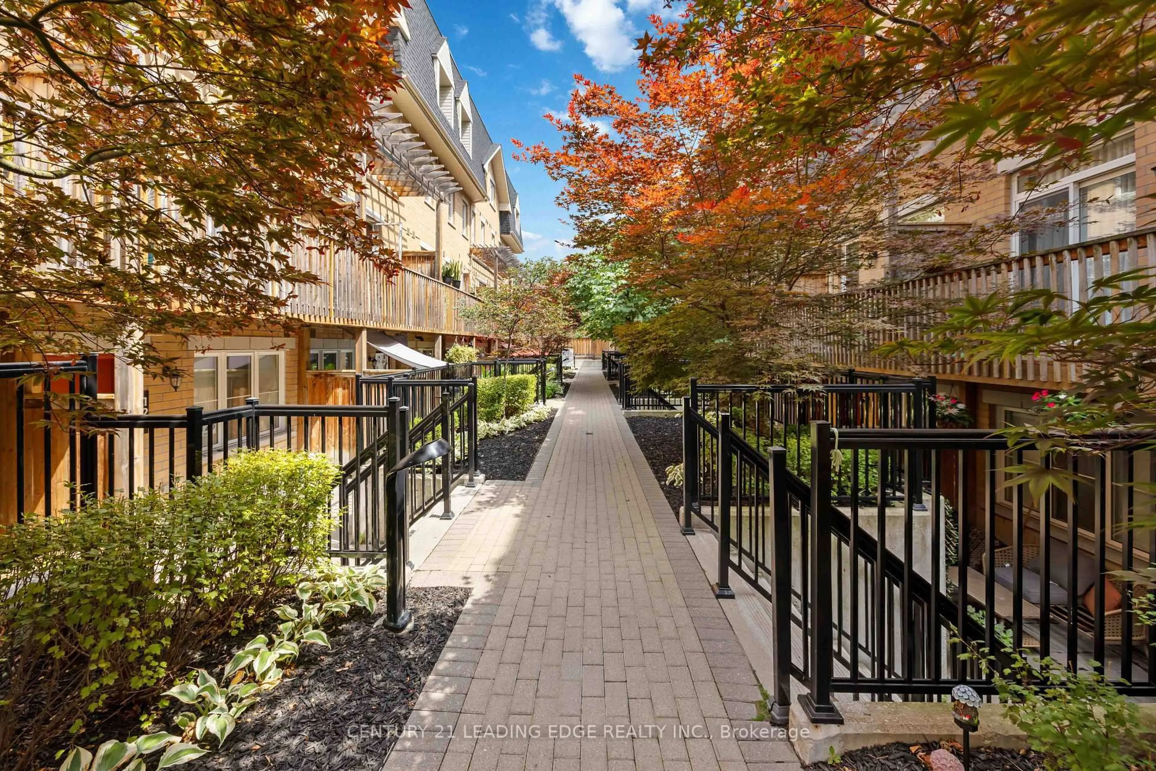 Patio, street for 380 Hopewell Ave #121, Toronto Ontario M6E 2S2