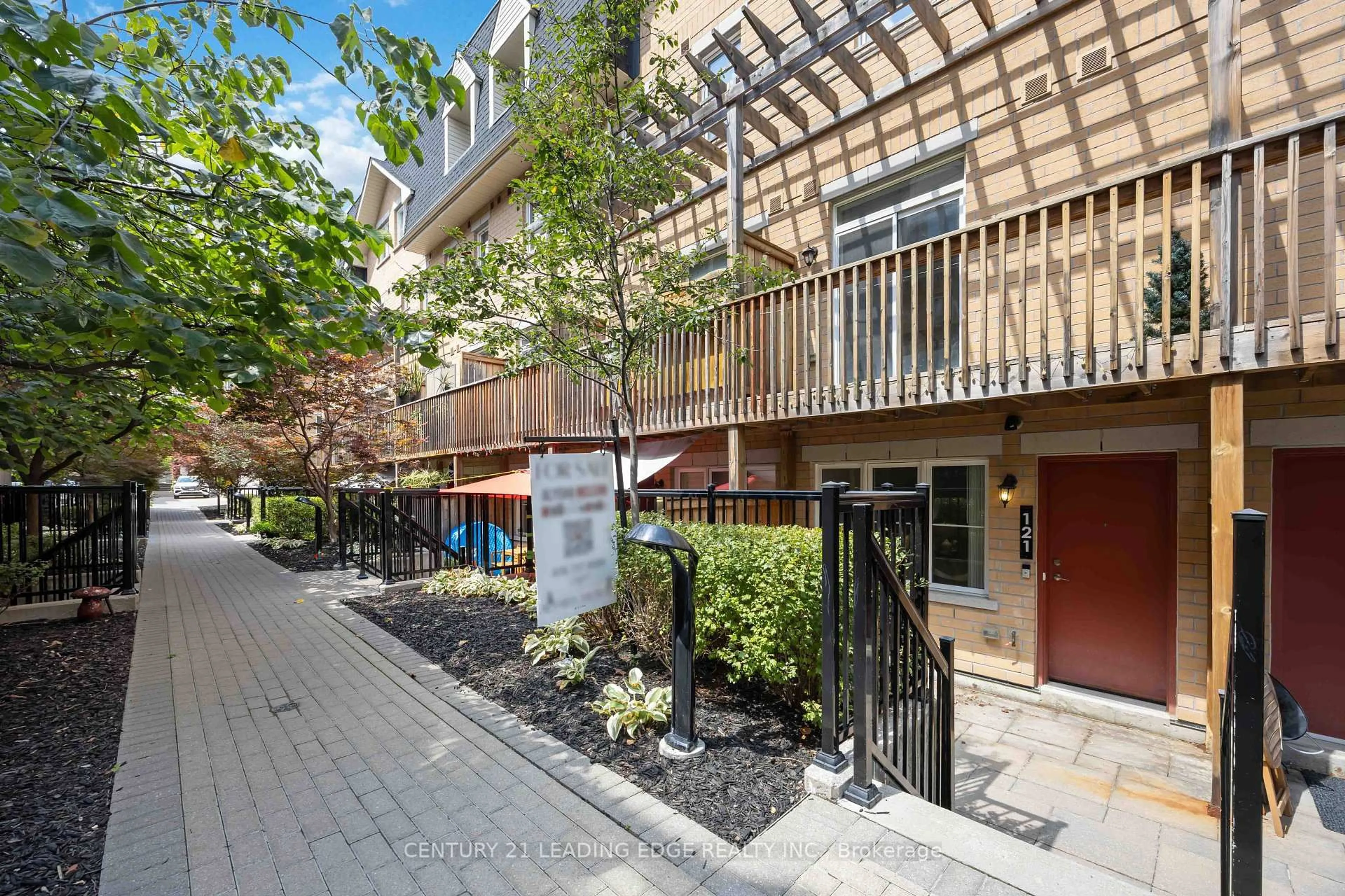 Patio, street for 380 Hopewell Ave #121, Toronto Ontario M6E 2S2