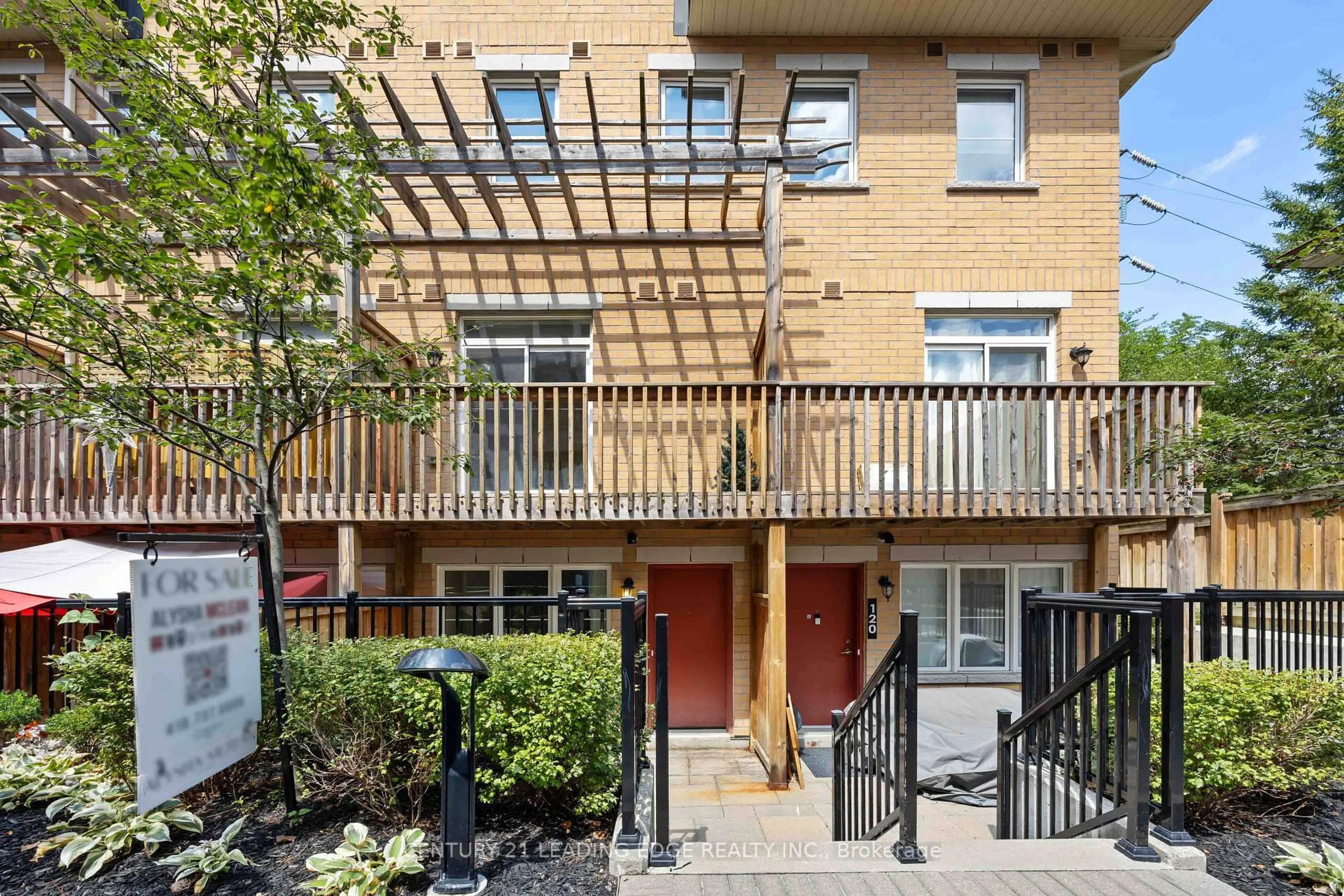 Patio, street for 380 Hopewell Ave #121, Toronto Ontario M6E 2S2