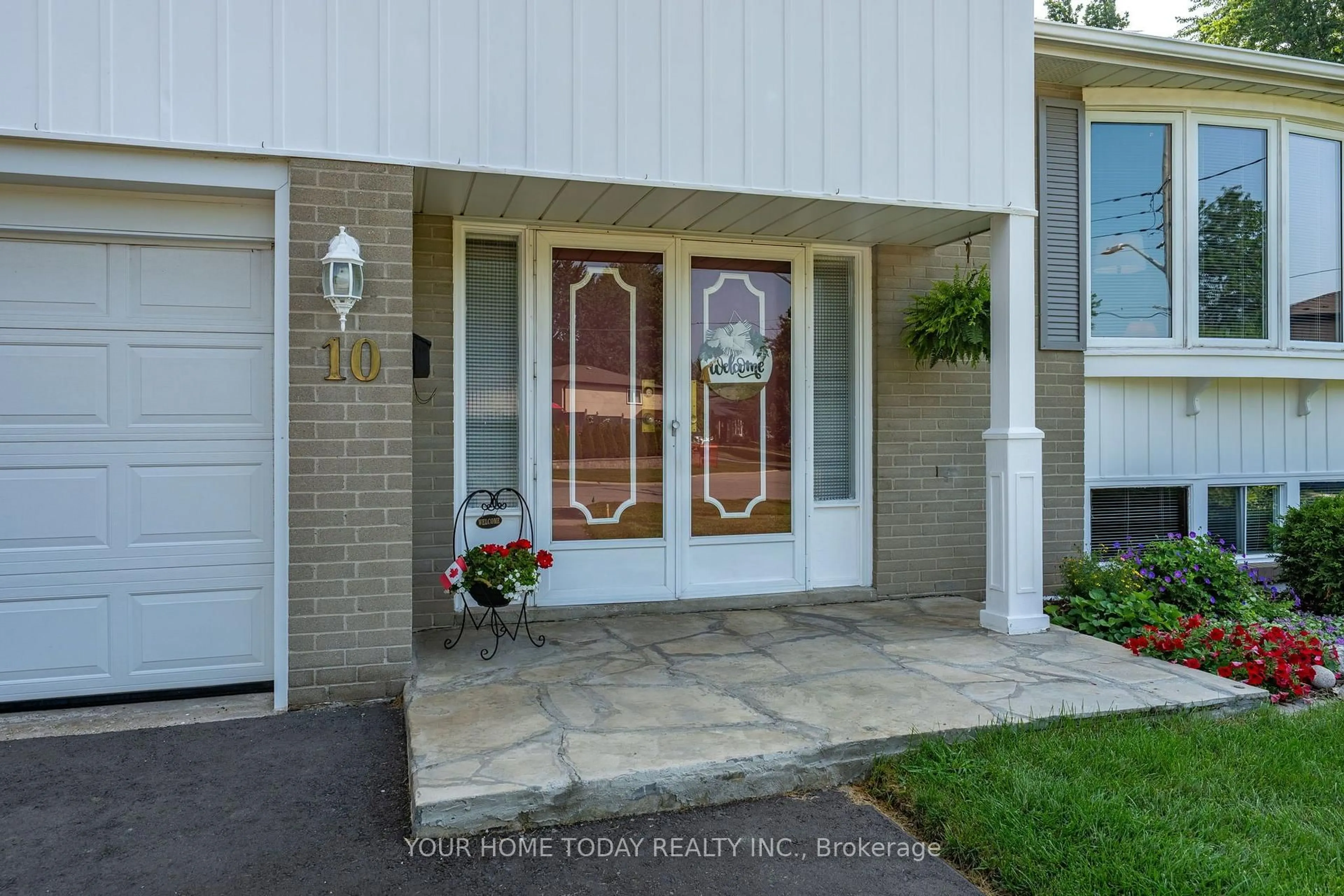 Indoor entryway for 10 Marilyn Cres, Halton Hills Ontario L7G 1K4